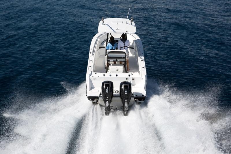 Read more about the article Center Console Boats Guide – Advantages & Benefits