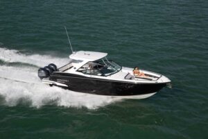 Read more about the article Monterey 385 SE An outboard-powered dayboat that shines on several fronts.
