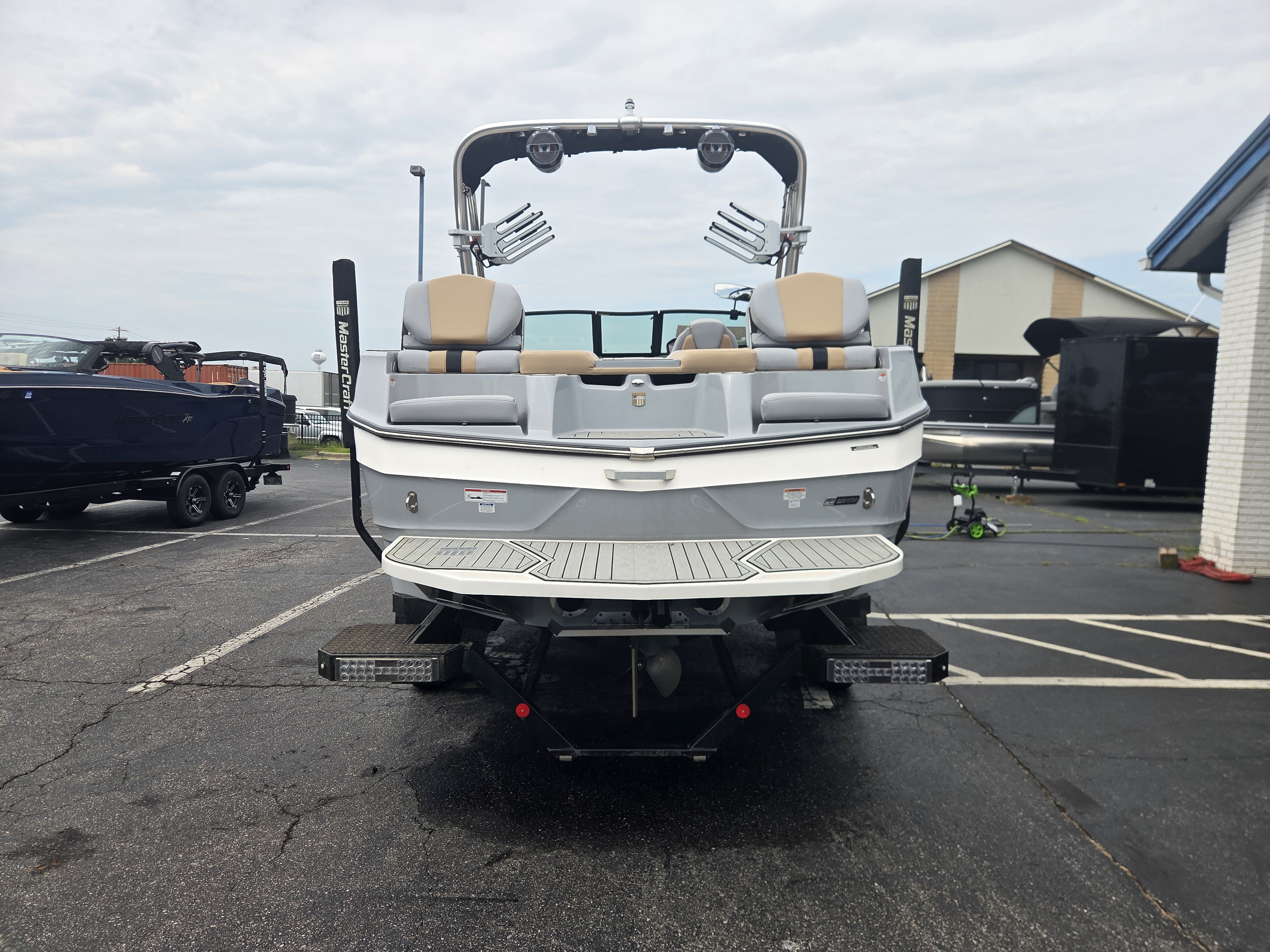 2022 MasterCraft XT22 Sport Boat