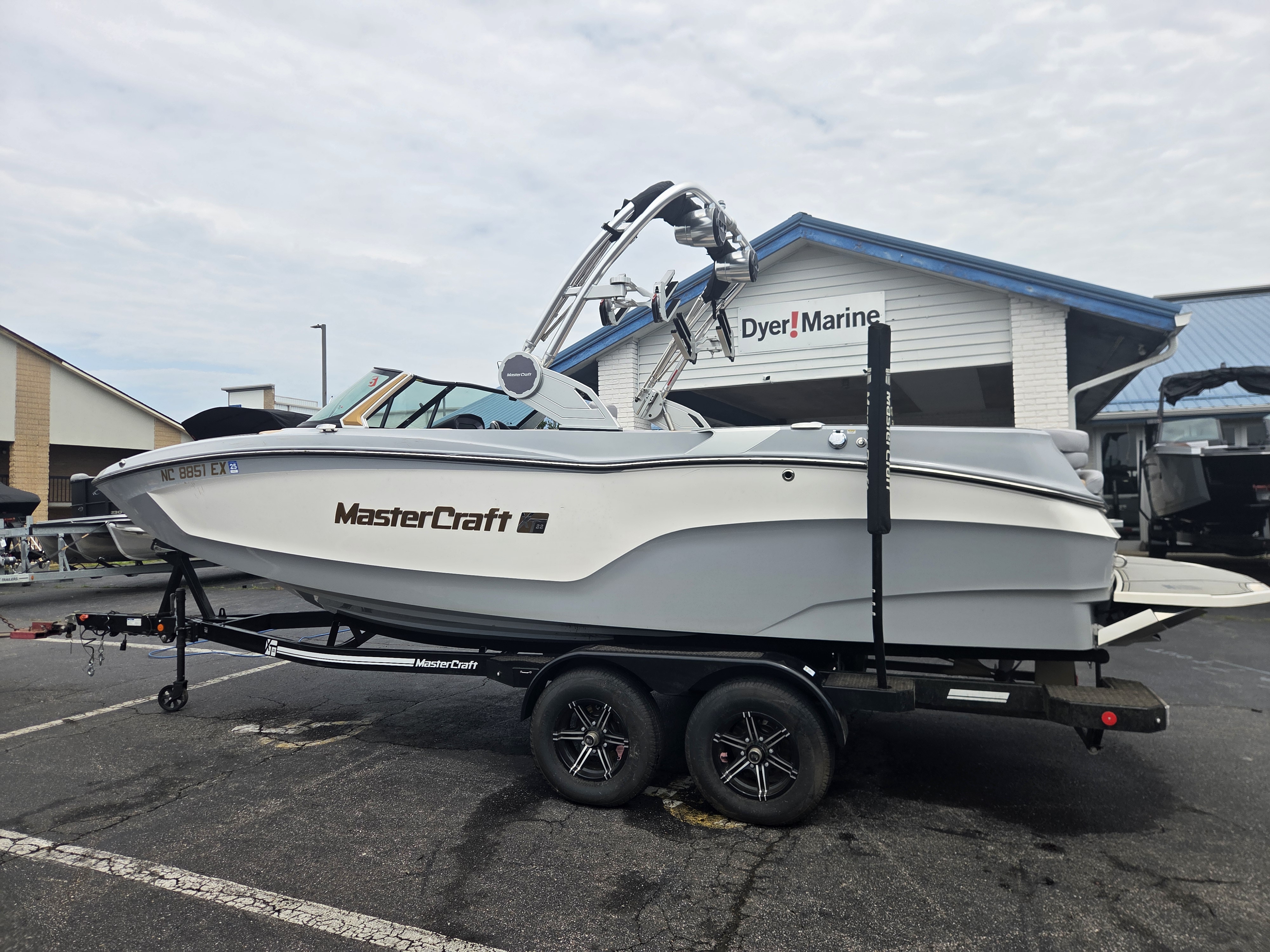 2022 MasterCraft XT22 Sport Boat