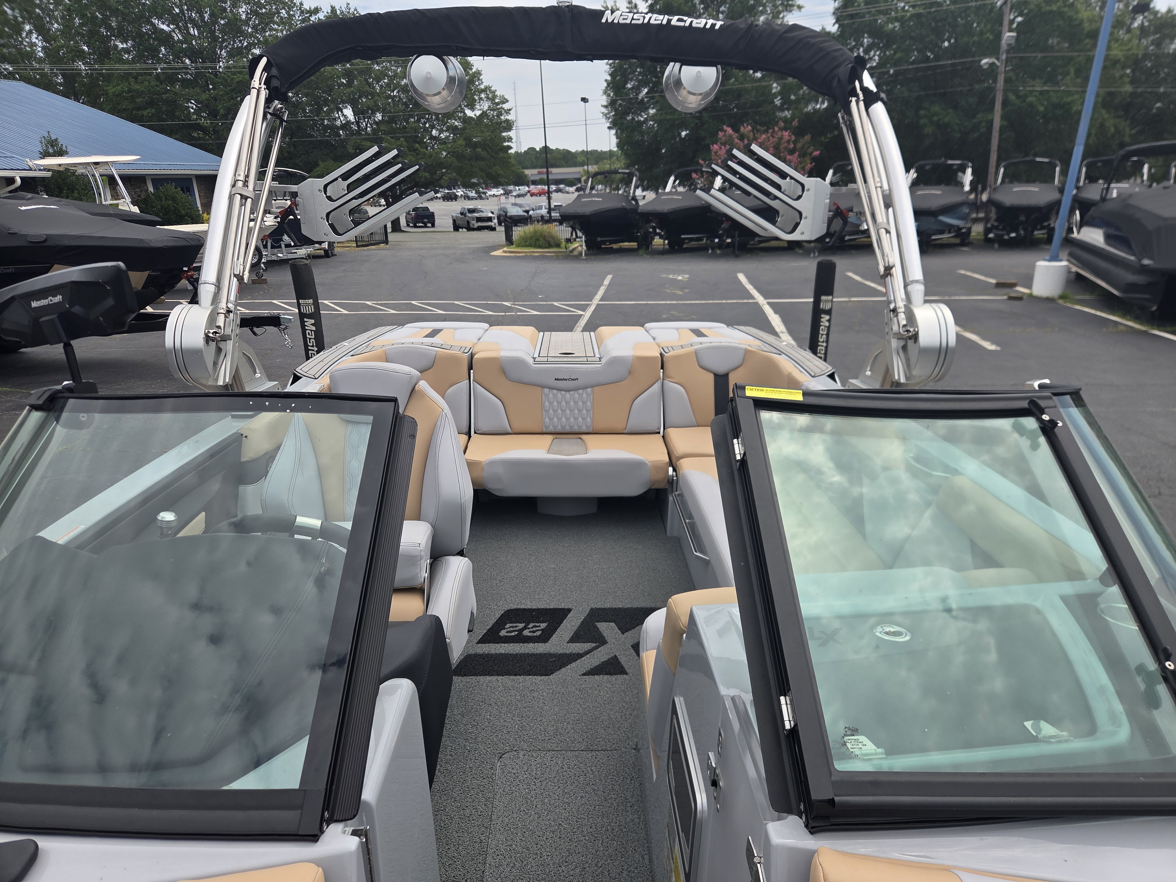 2022 MasterCraft XT22 Sport Boat