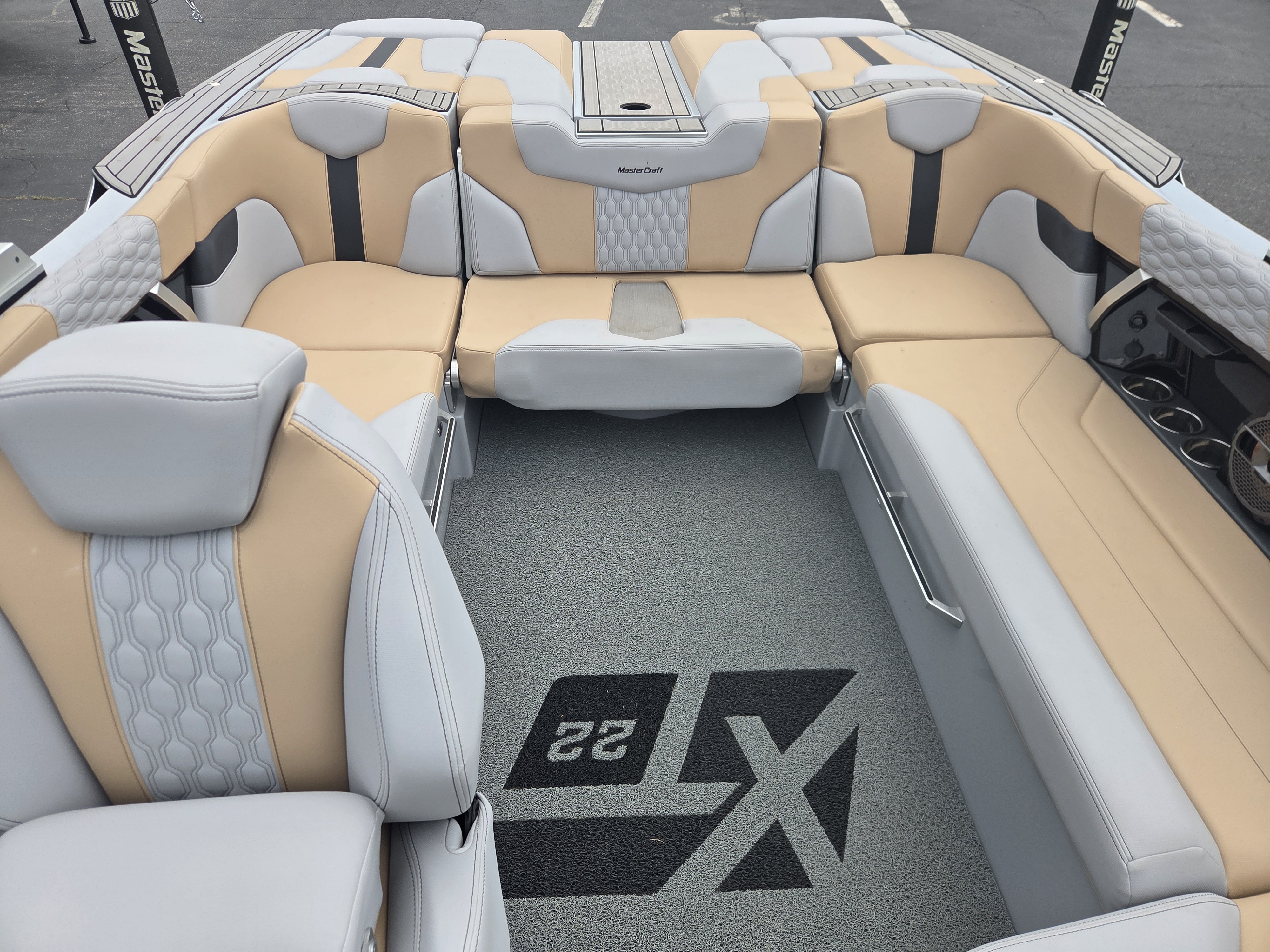 2022 MasterCraft XT22 Sport Boat