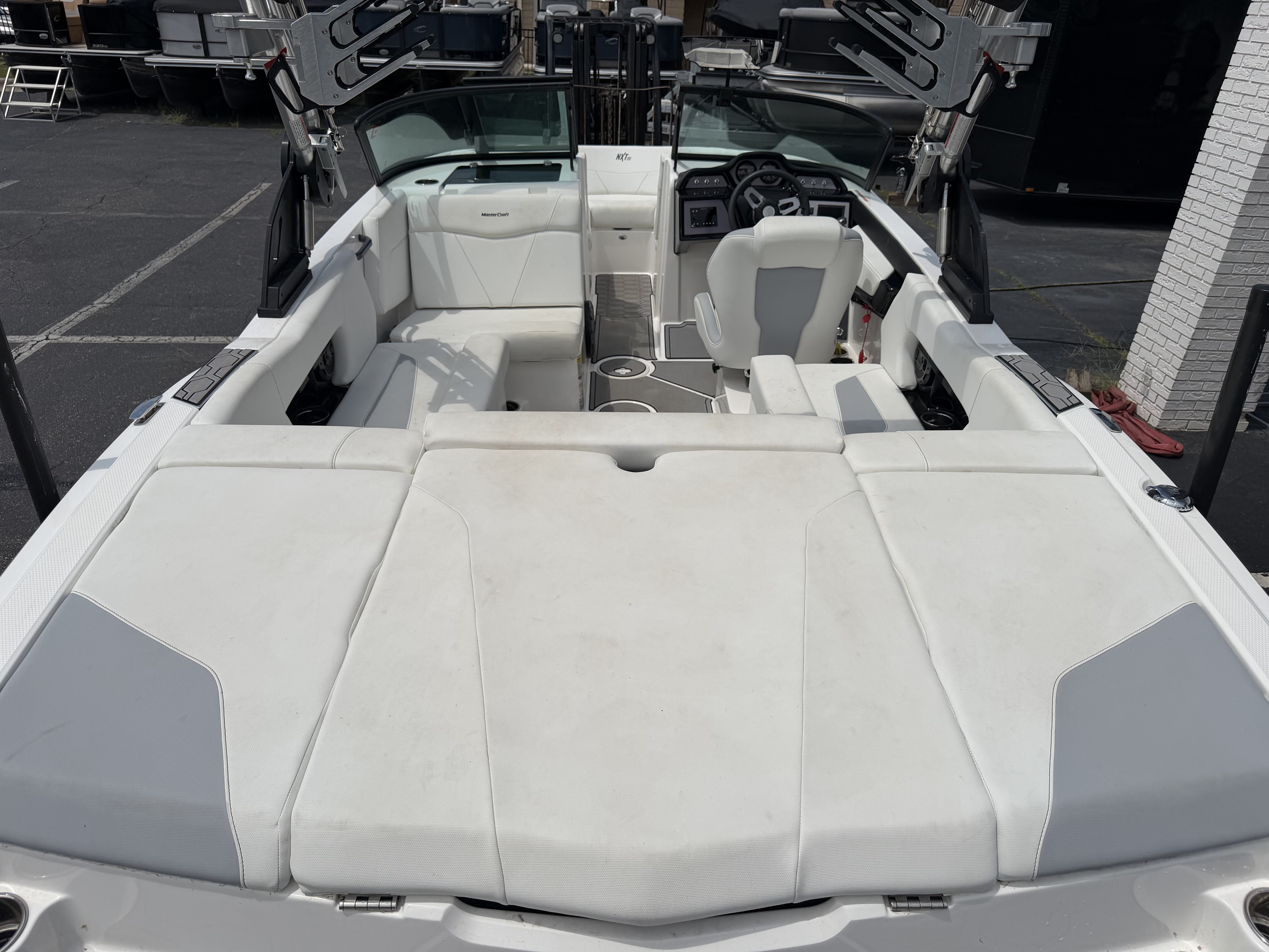 2022 MasterCraft NXT20 Sport Boat
