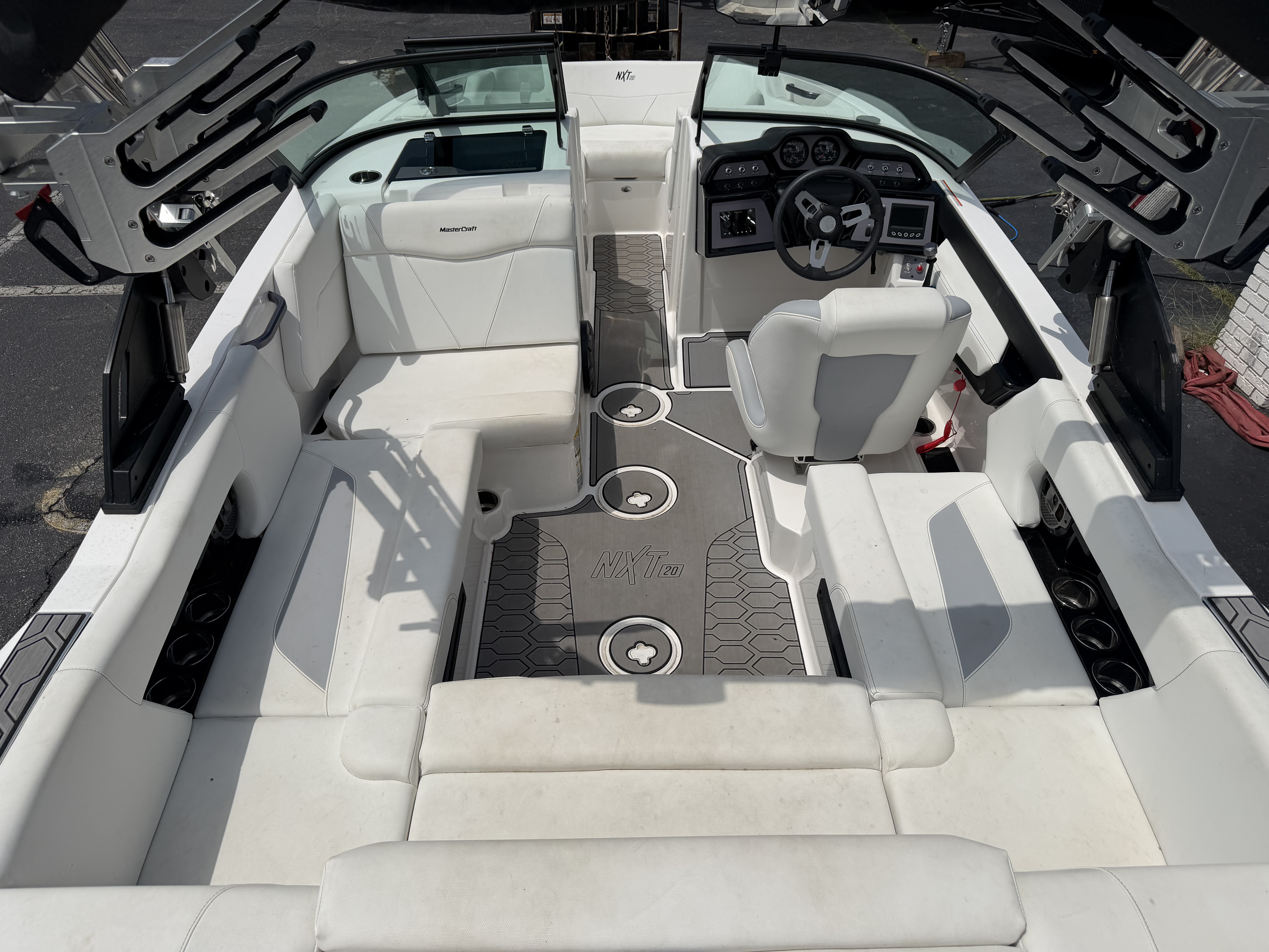 2022 MasterCraft NXT20 Sport Boat