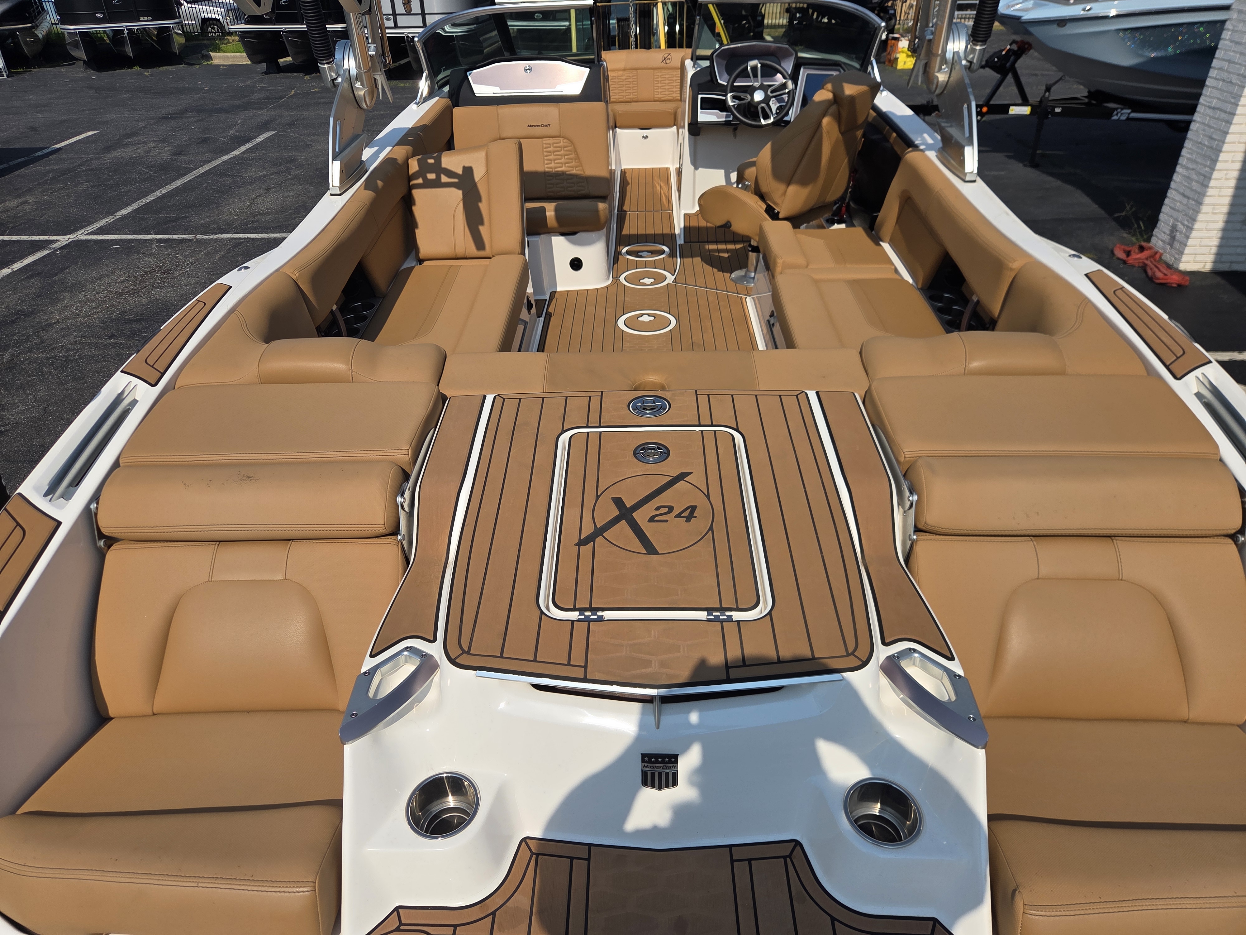 2021 MasterCraft X24 Sport Boat