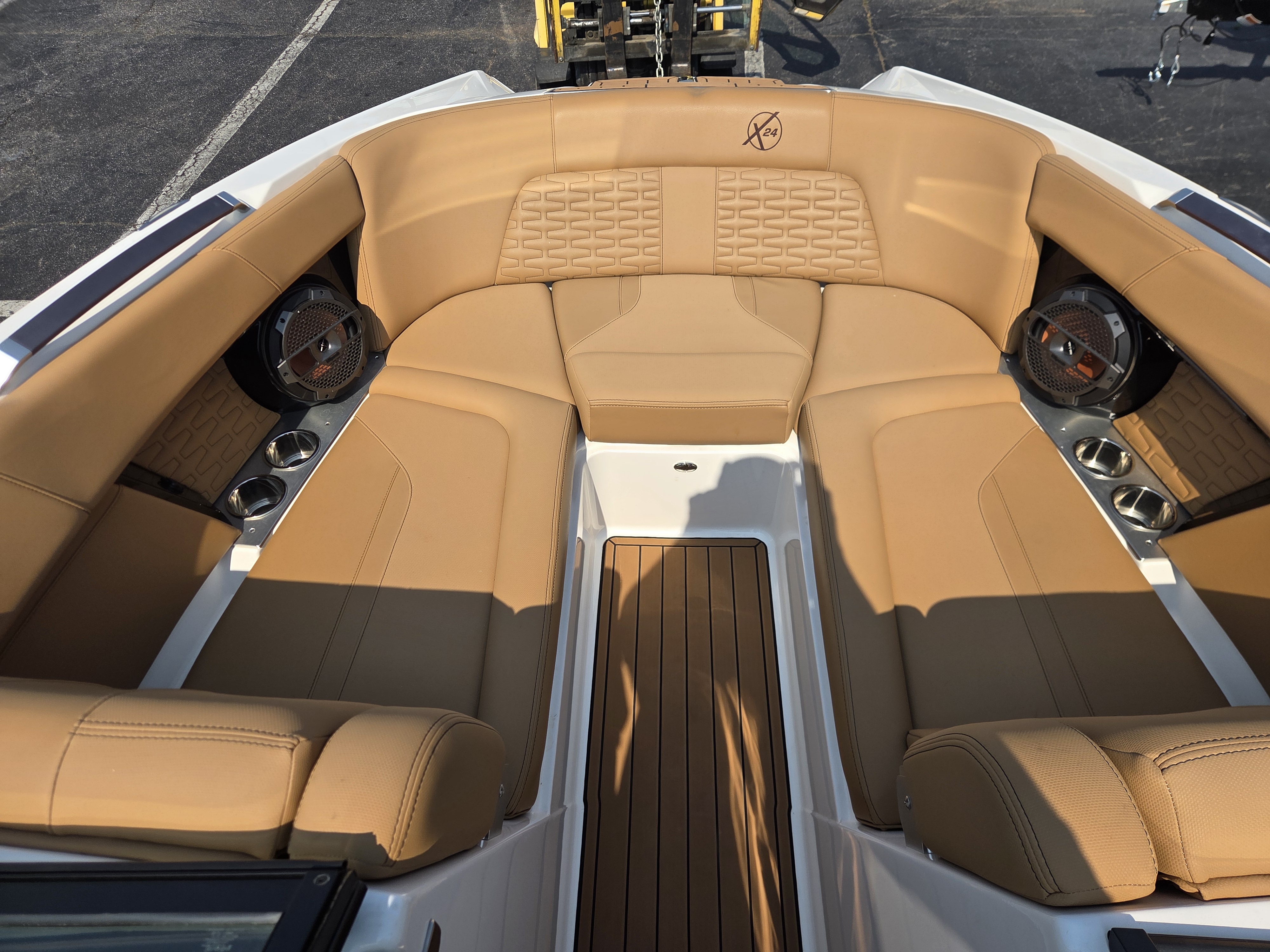 2021 MasterCraft X24 Sport Boat