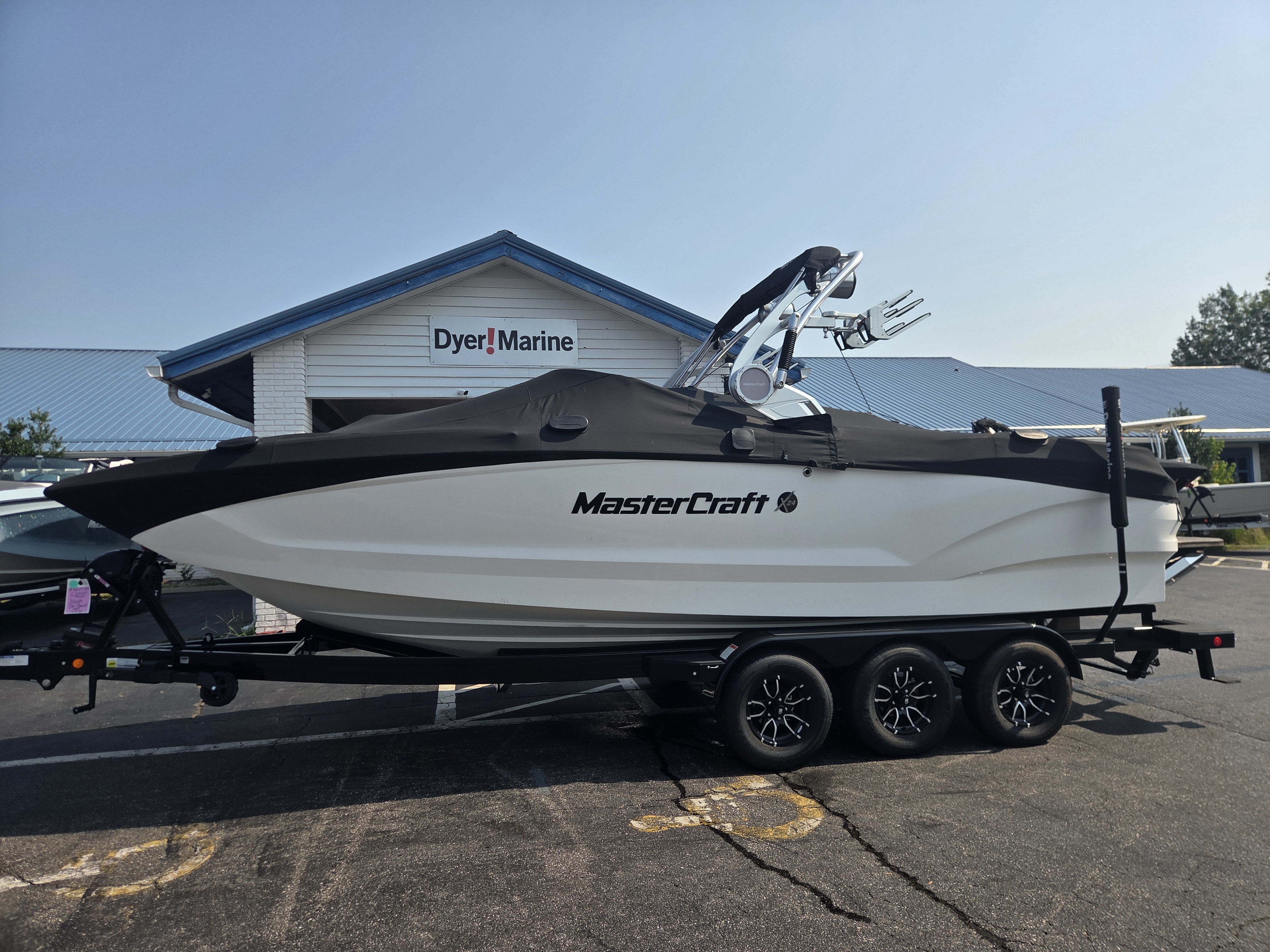 2021 MasterCraft X24 Sport Boat