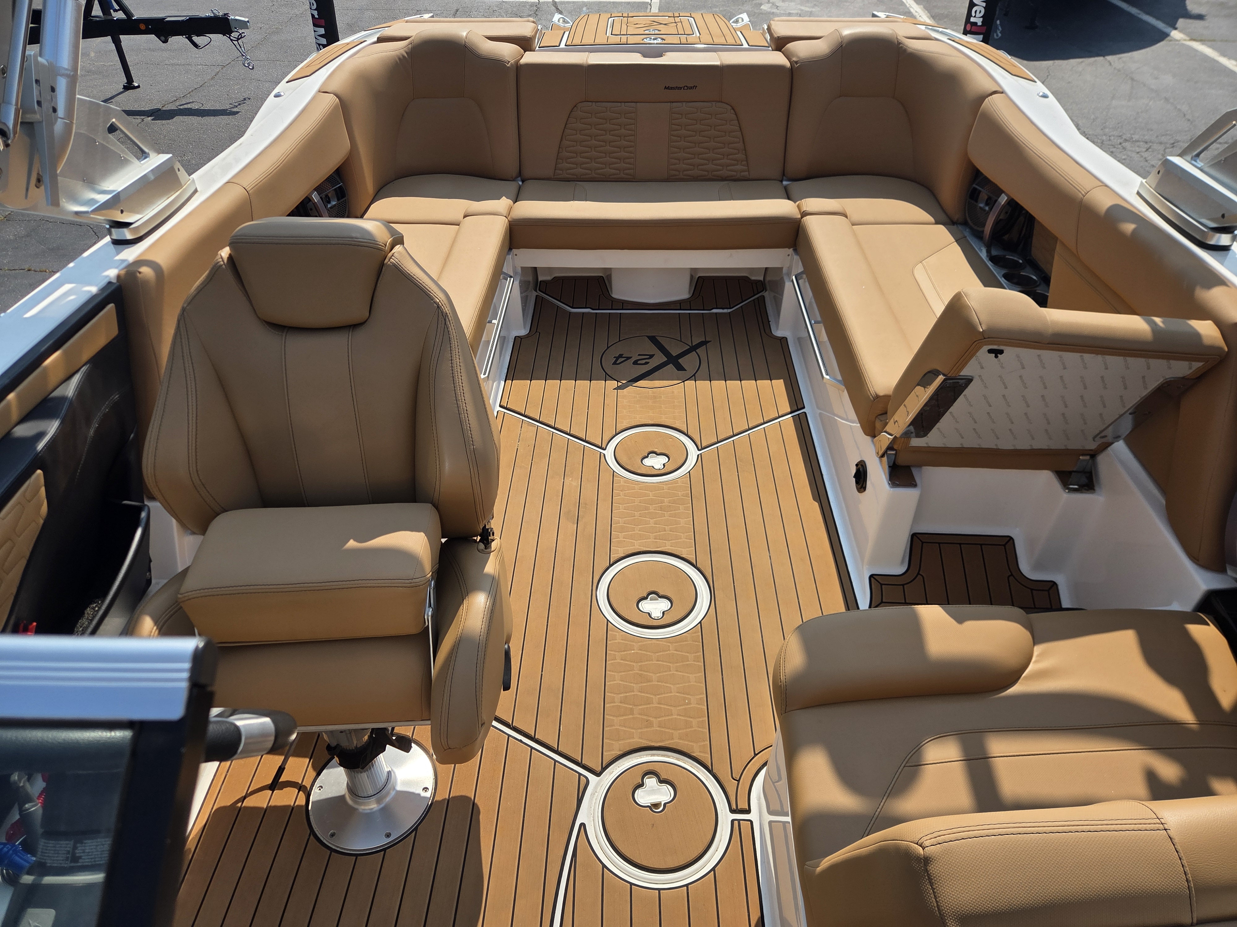 2021 MasterCraft X24 Sport Boat