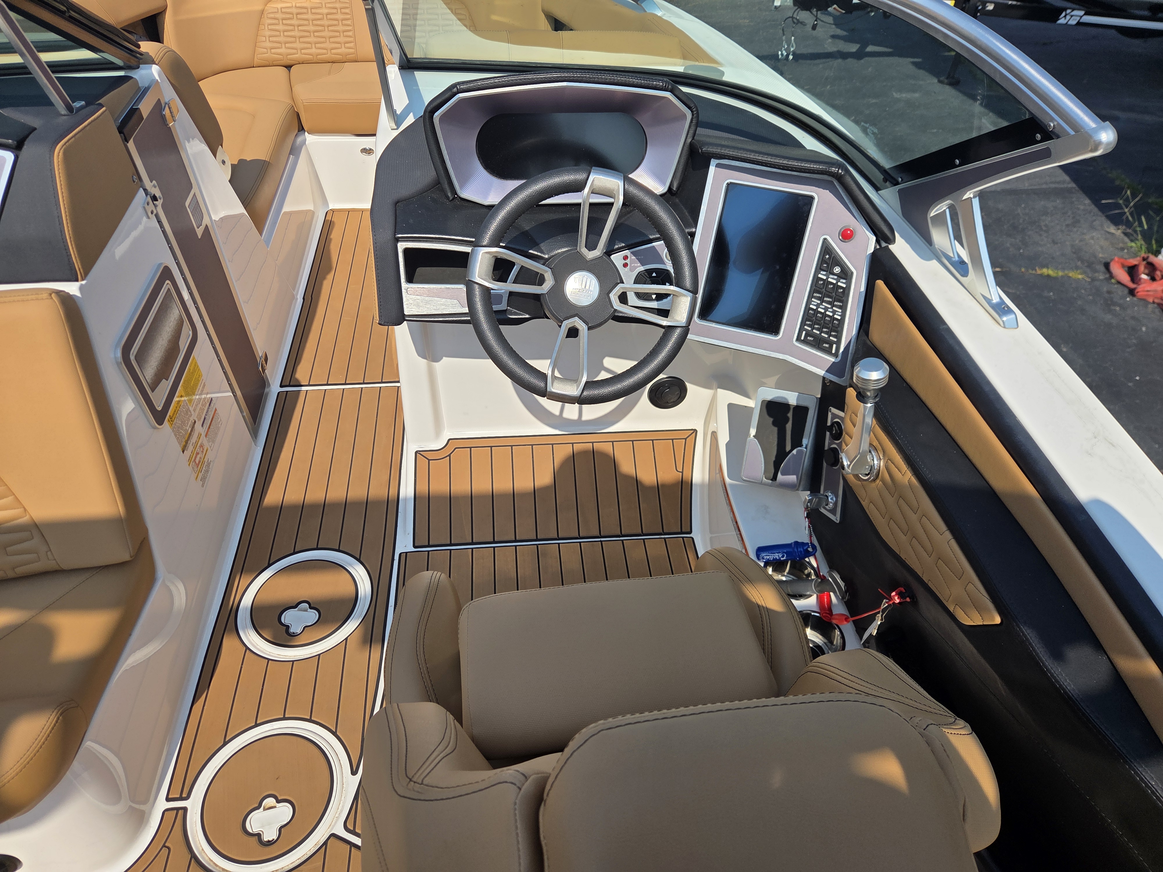 2021 MasterCraft X24 Sport Boat