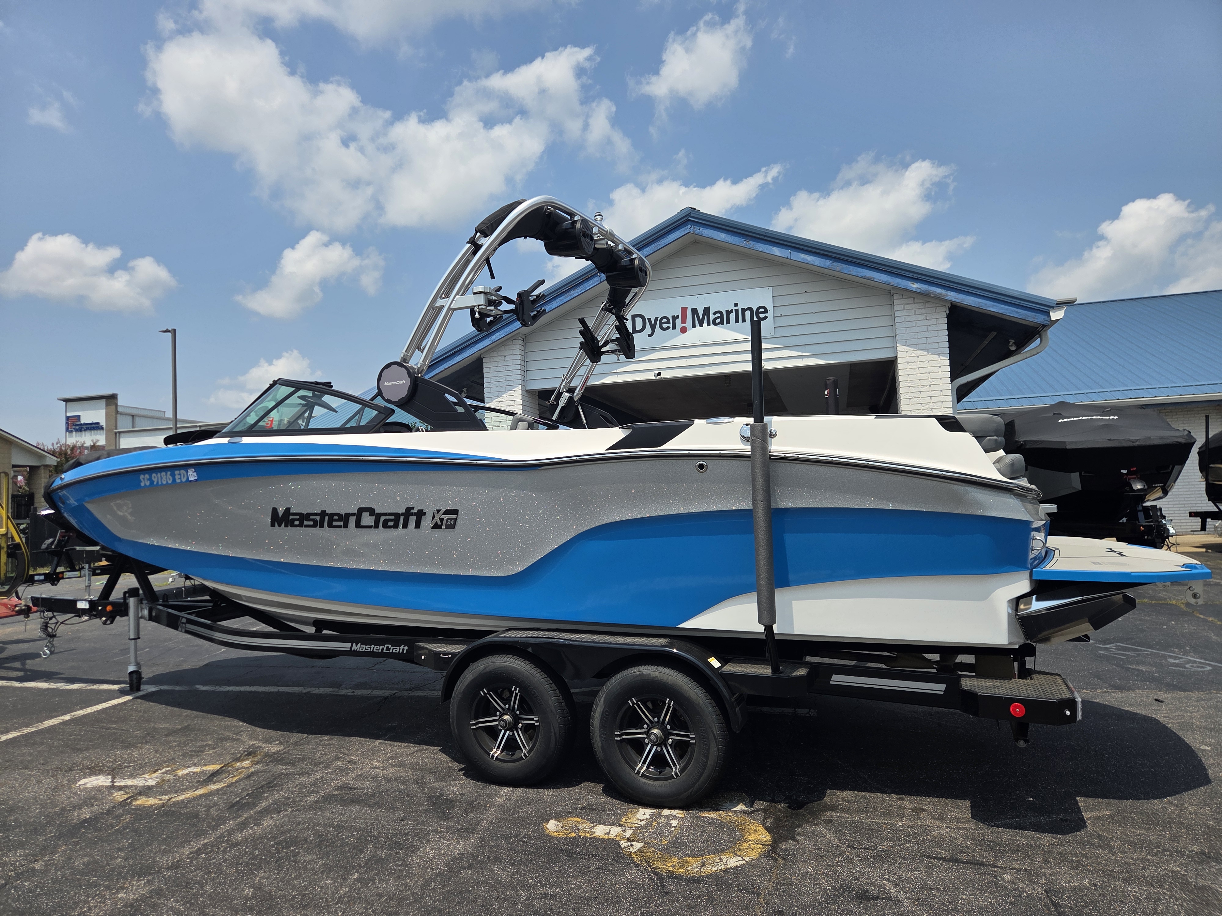 2023 MasterCraft XT24 Sport Boat