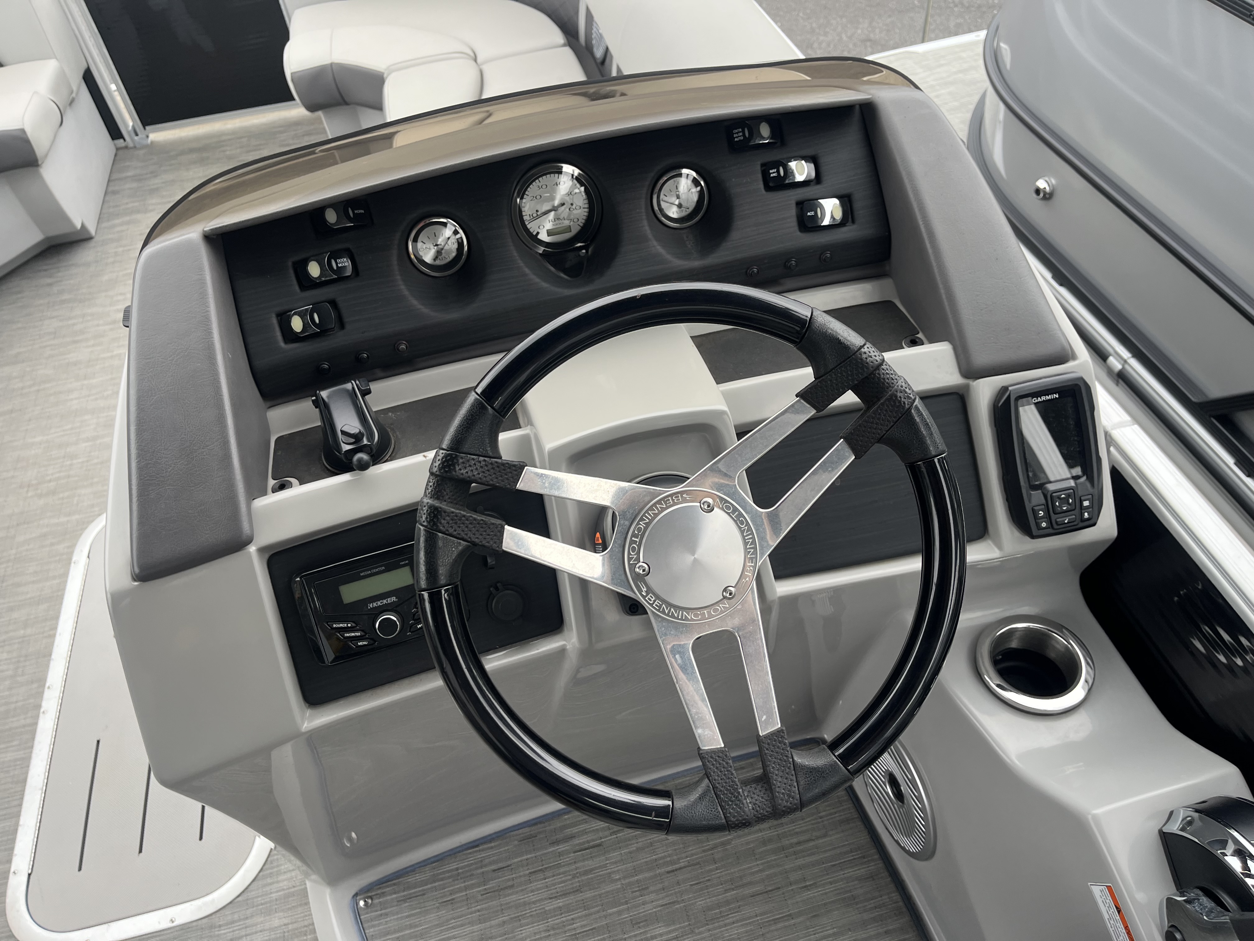 2022 Bennington 23 lsr Pontoon