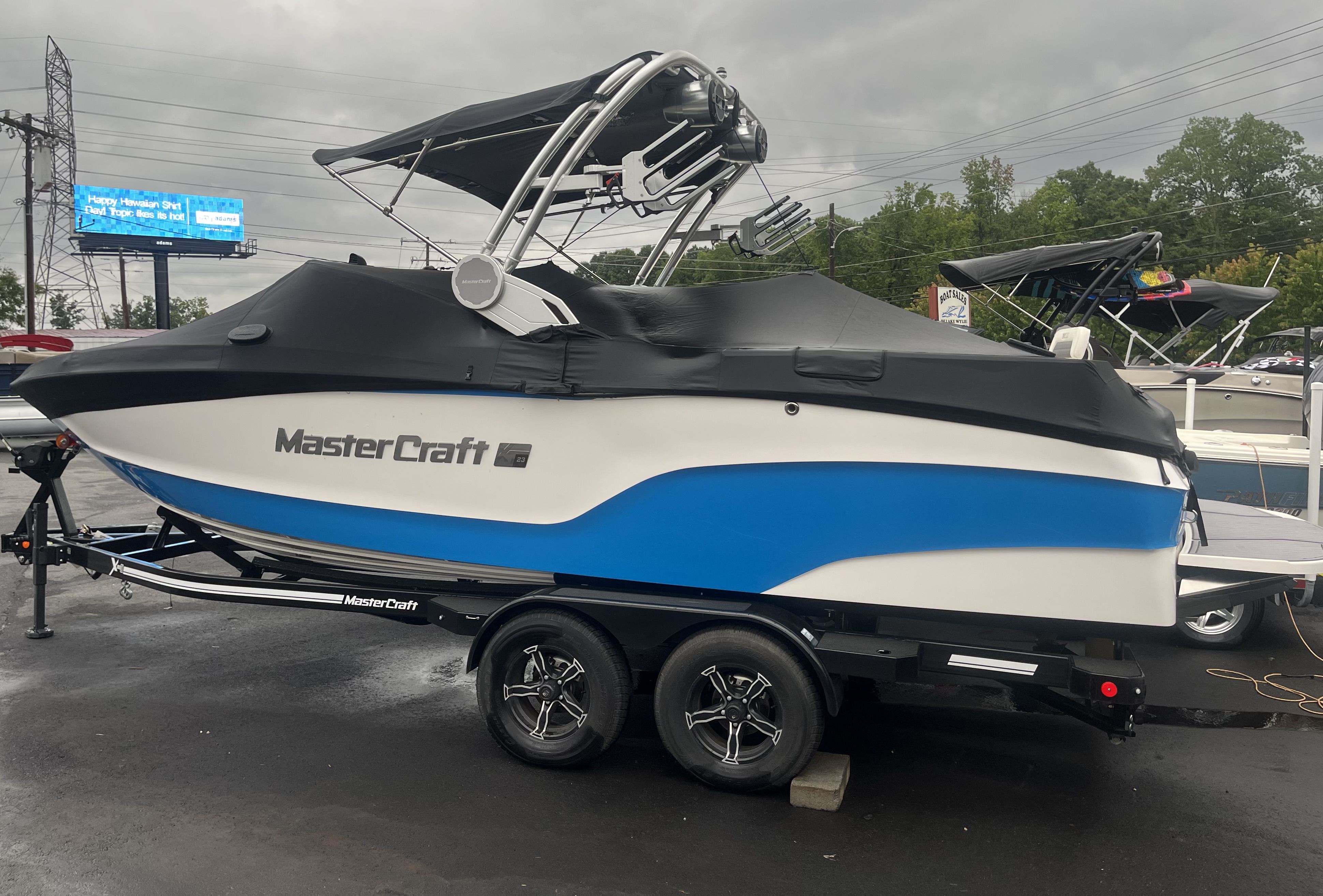 2022 MasterCraft XT23 Sport Boat