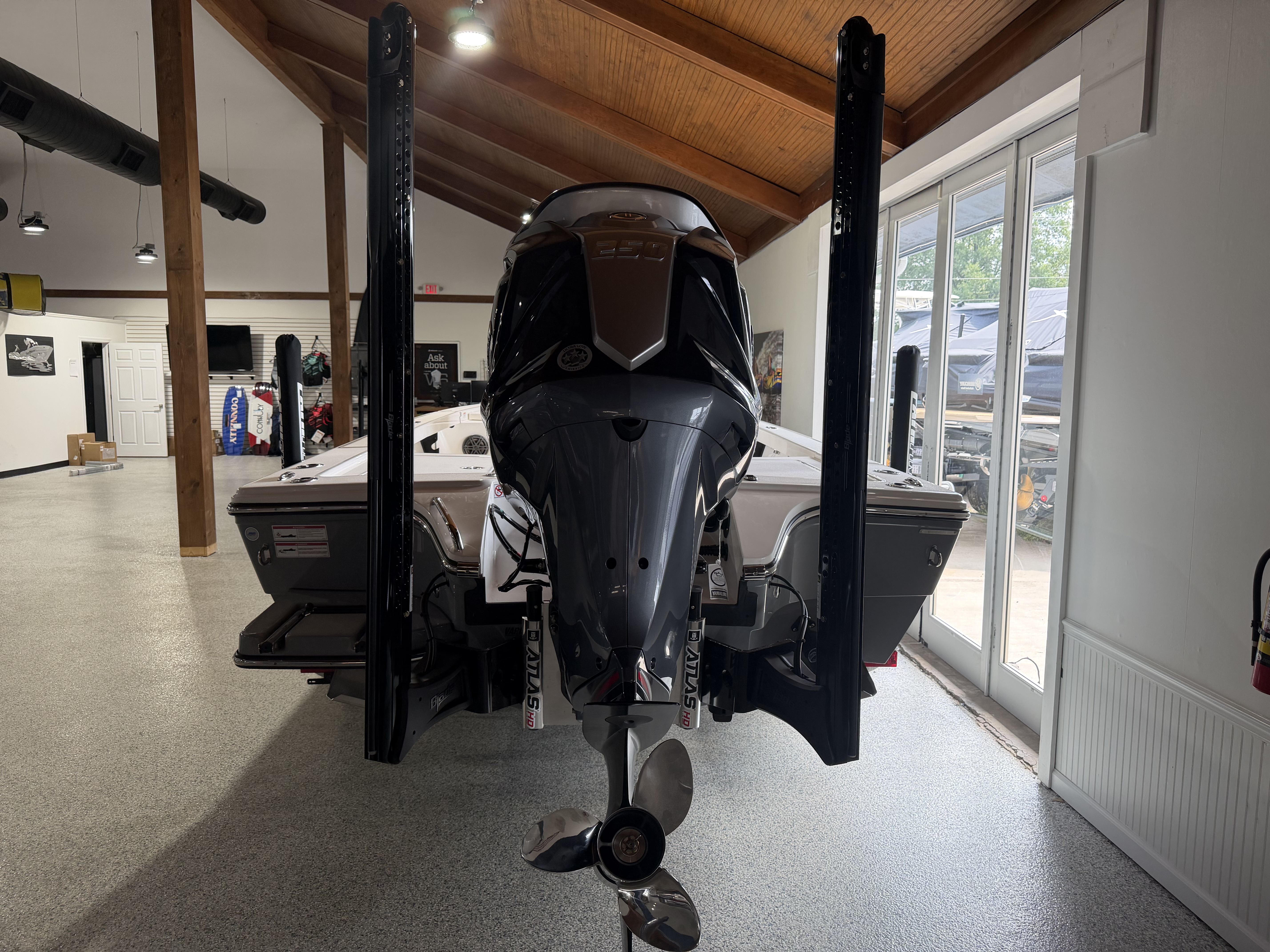 2027 Pathfinder 2300 Tournament Fishing Boat