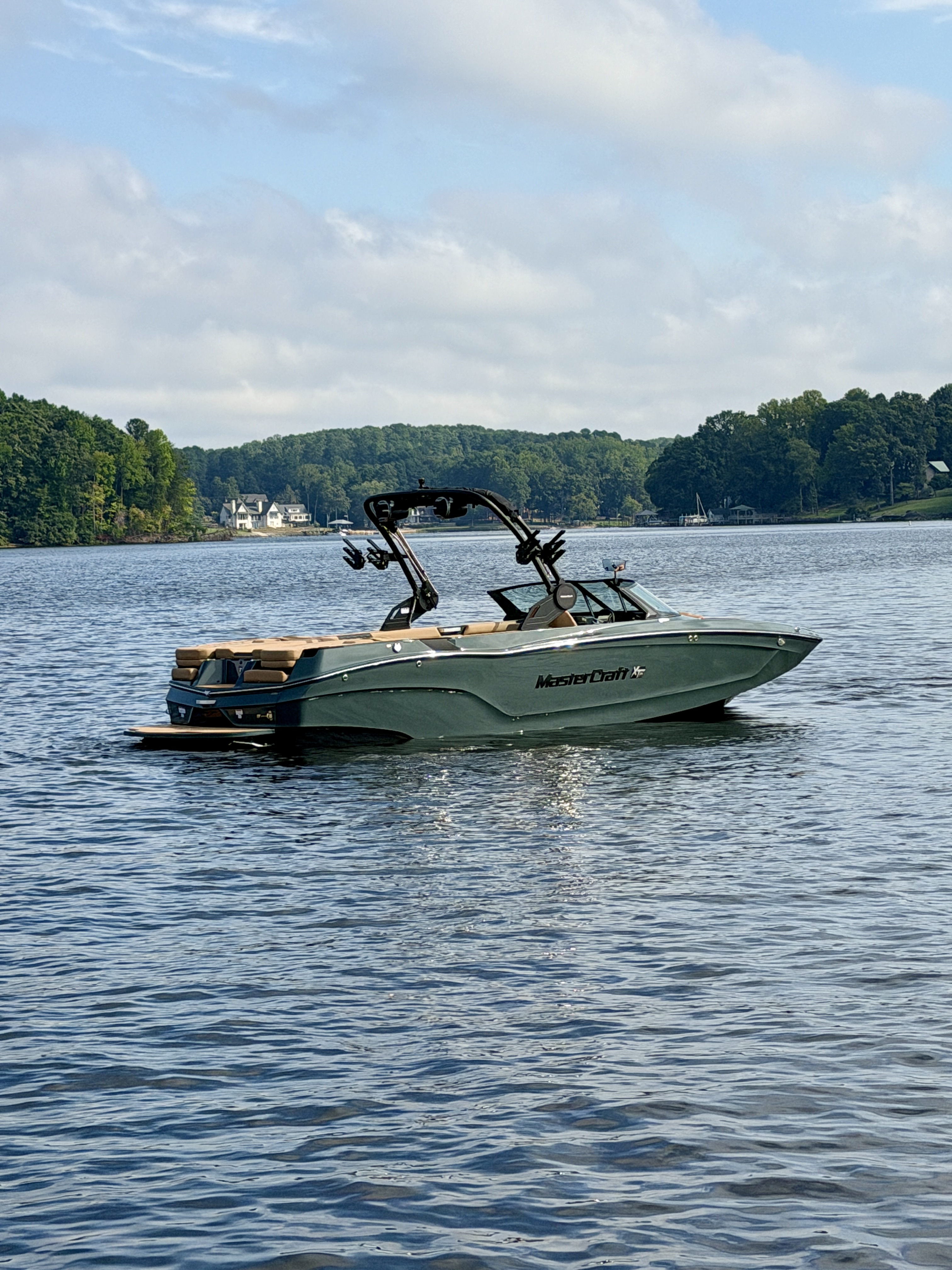 2027 MasterCraft XT24 Sport Boat