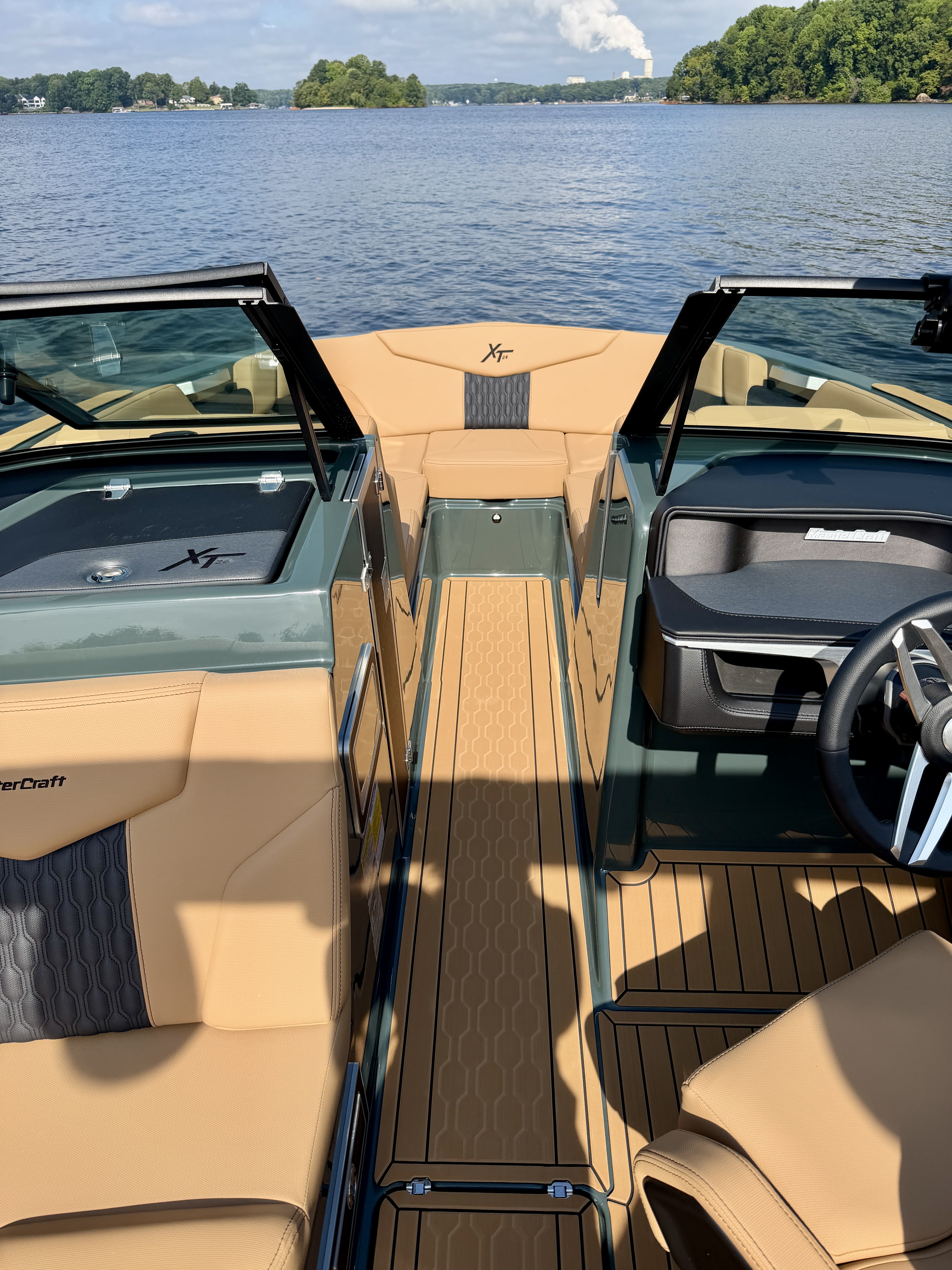 2027 MasterCraft XT24 Sport Boat