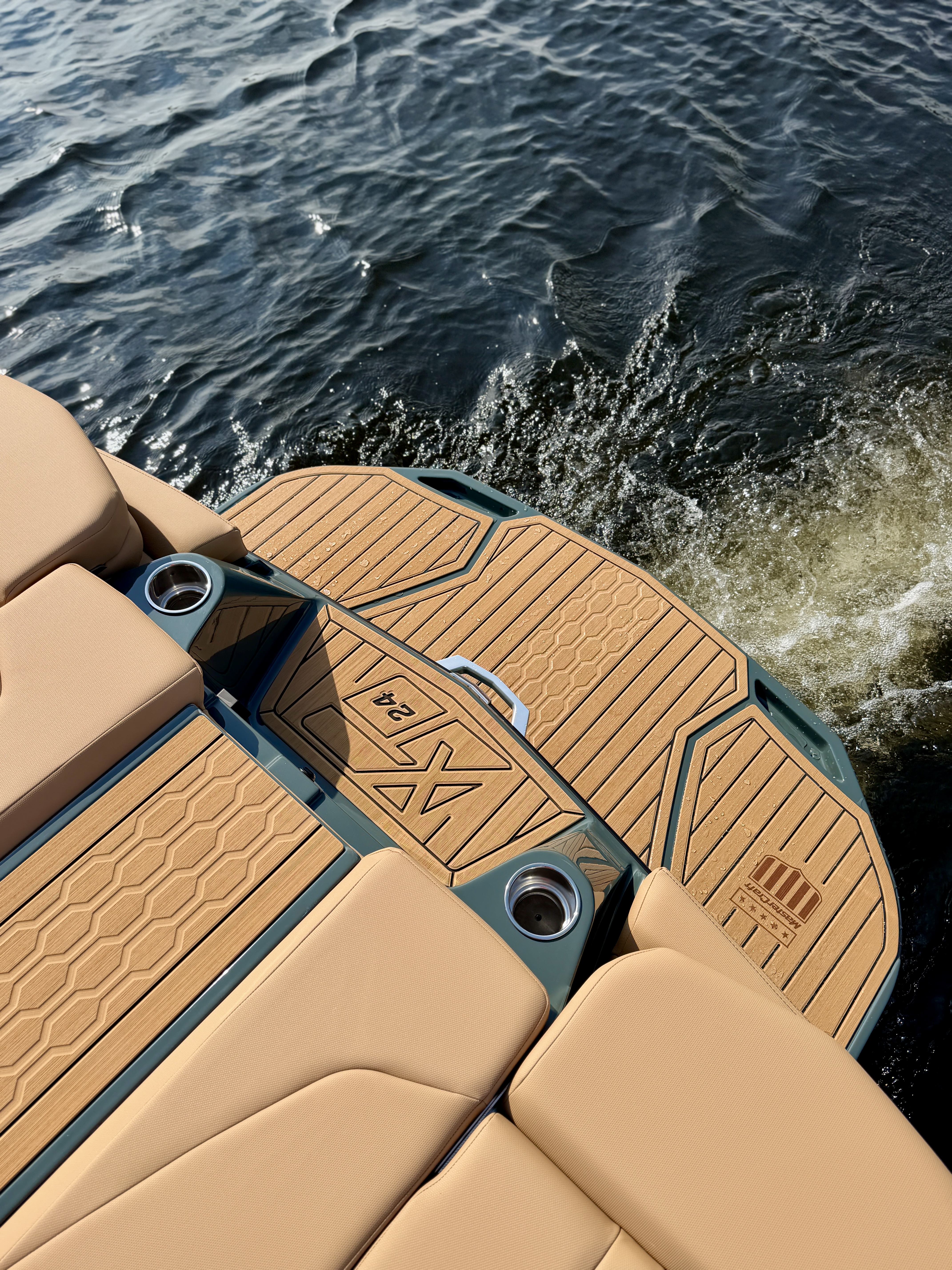 2027 MasterCraft XT24 Sport Boat