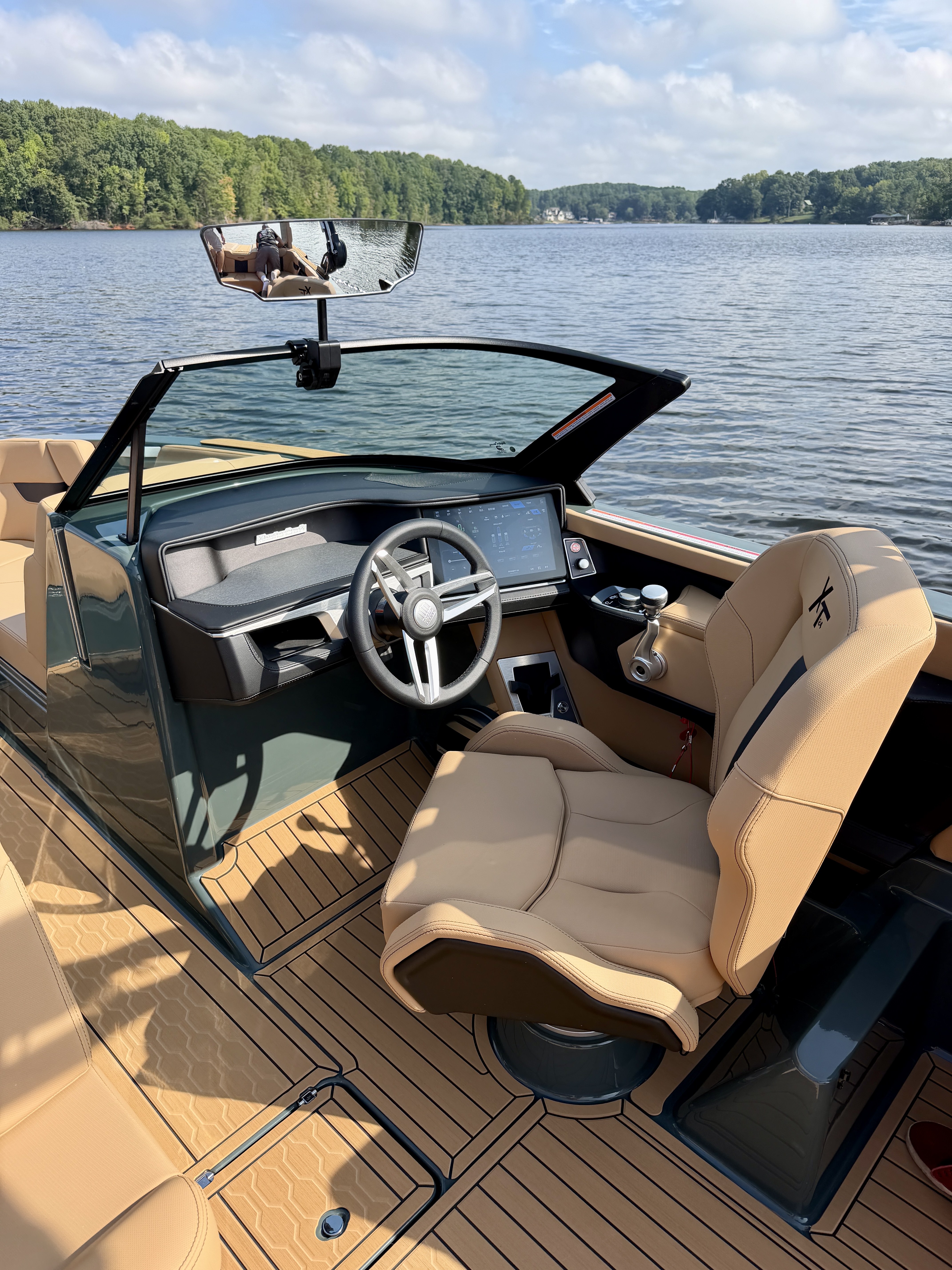 2027 MasterCraft XT24 Sport Boat