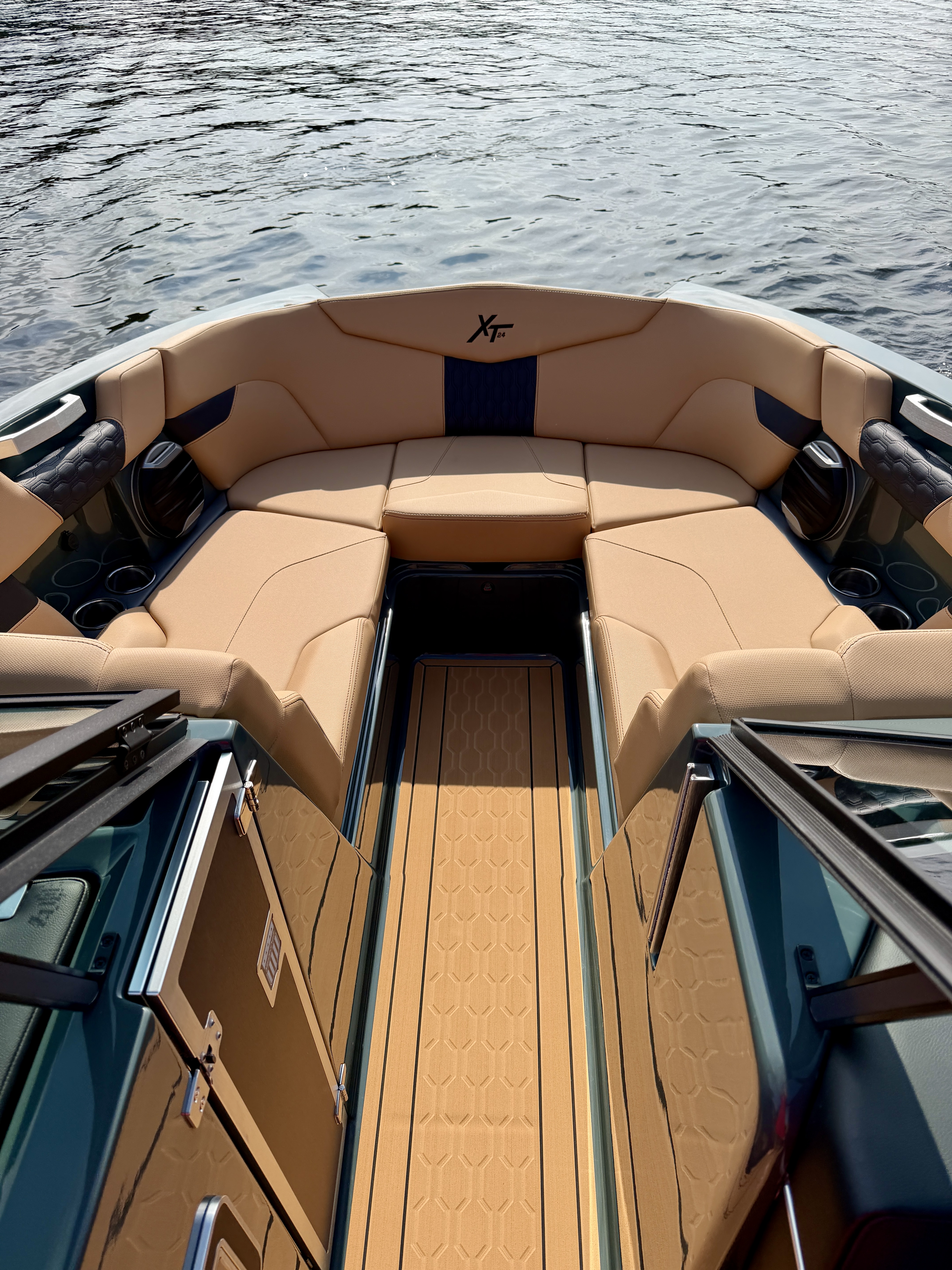 2027 MasterCraft XT24 Sport Boat