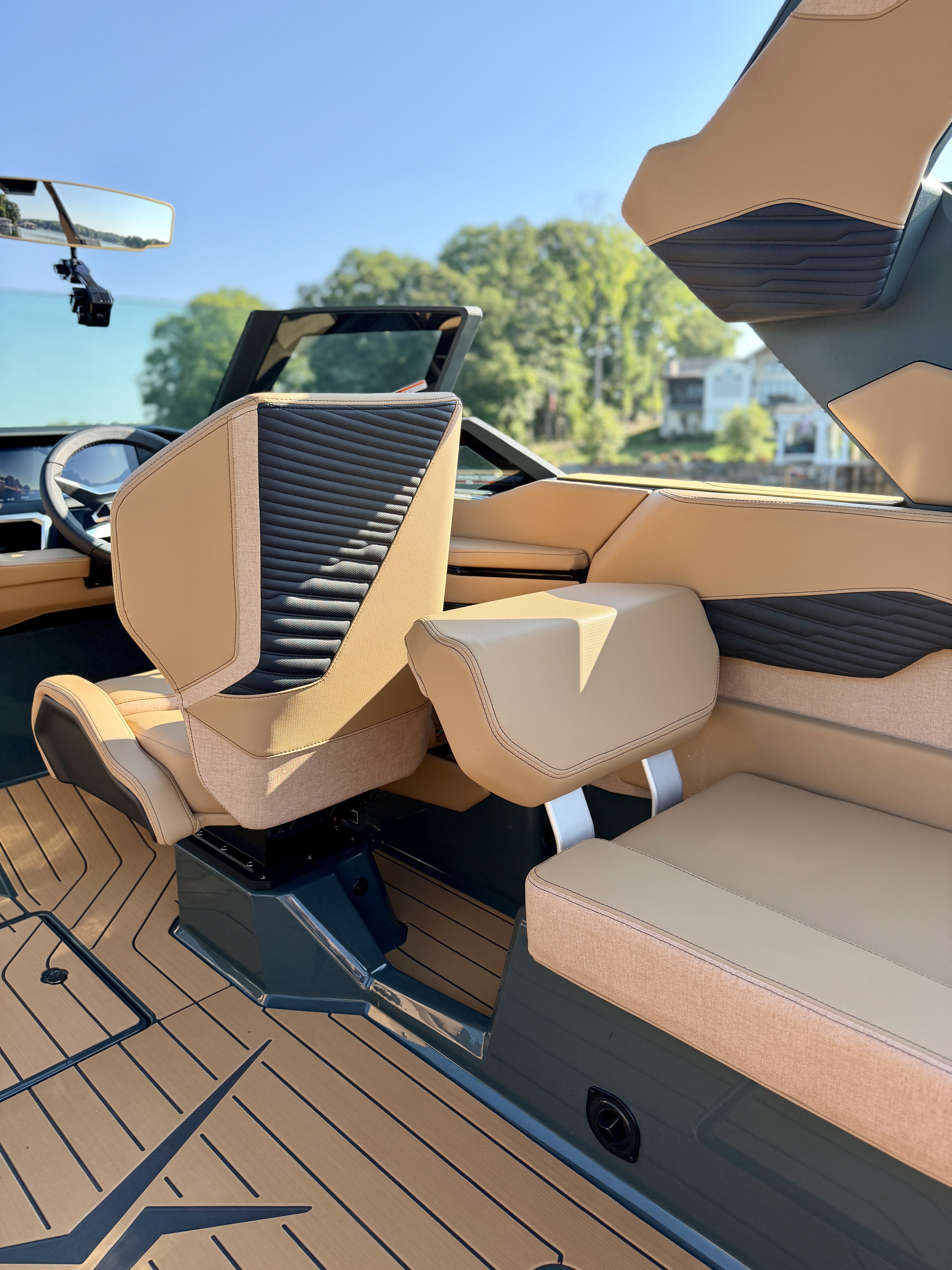 2027 MasterCraft X24 Sport Boat