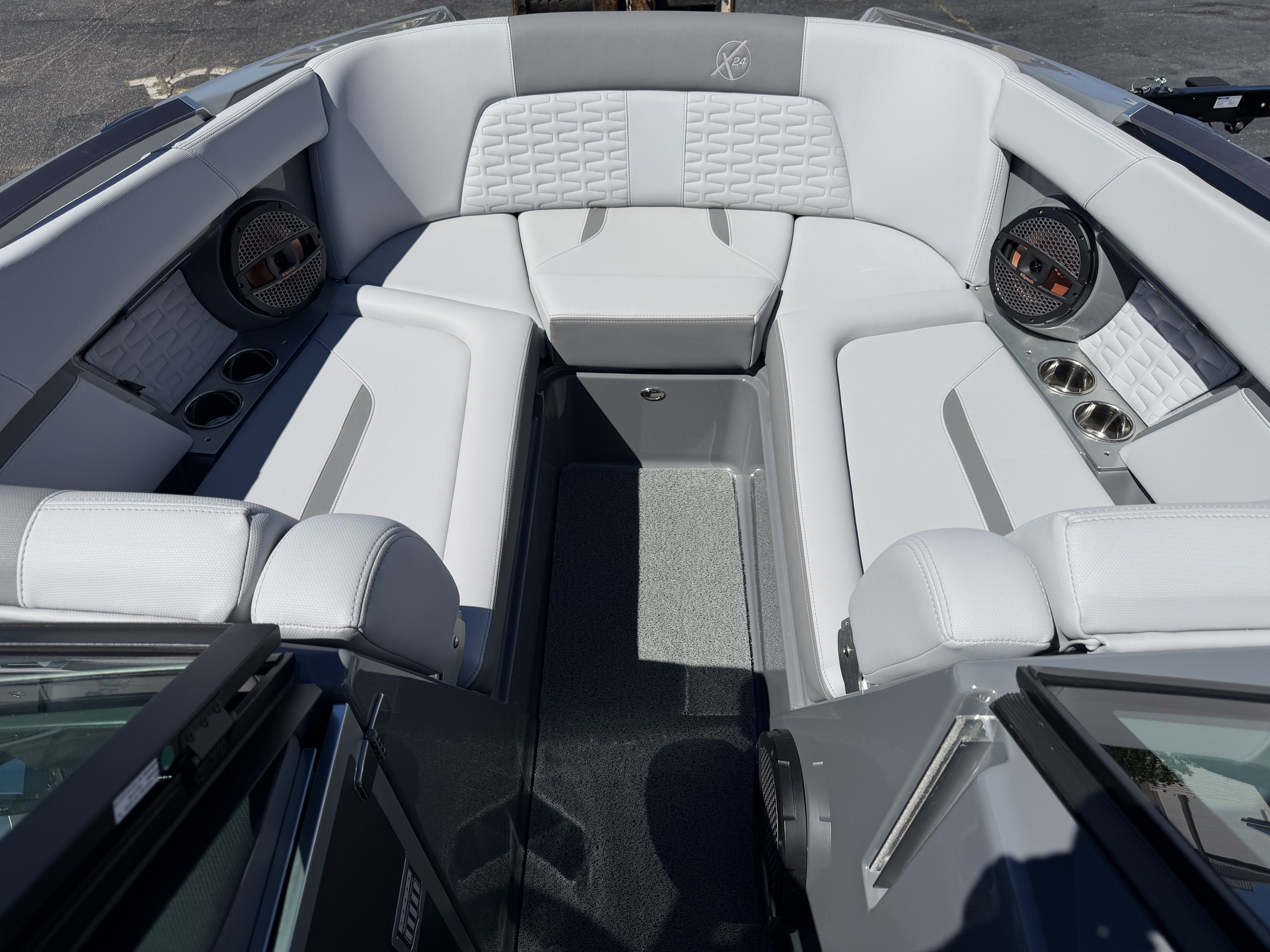 2024 MasterCraft X24 Sport Boat
