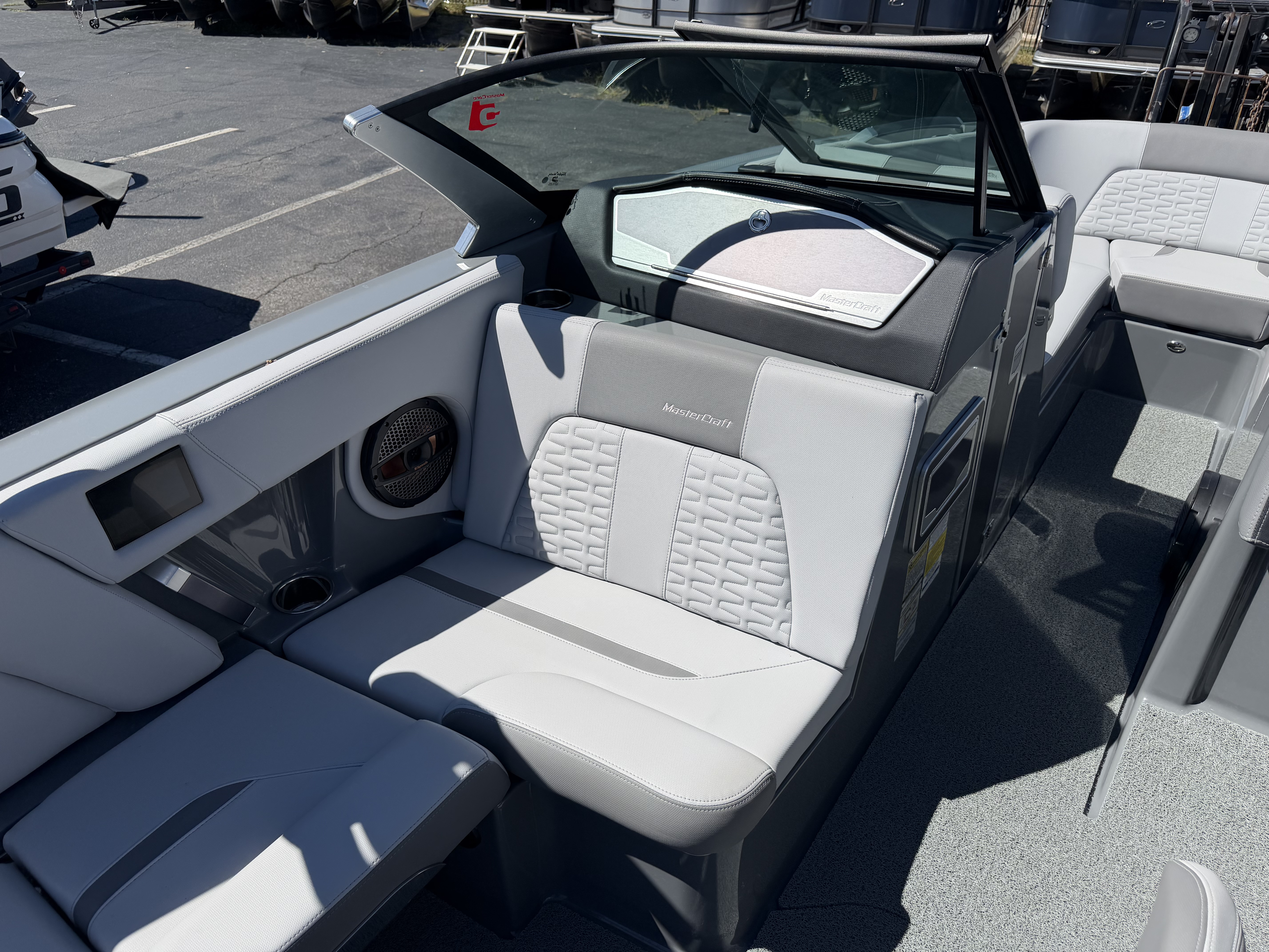 2024 MasterCraft X24 Sport Boat
