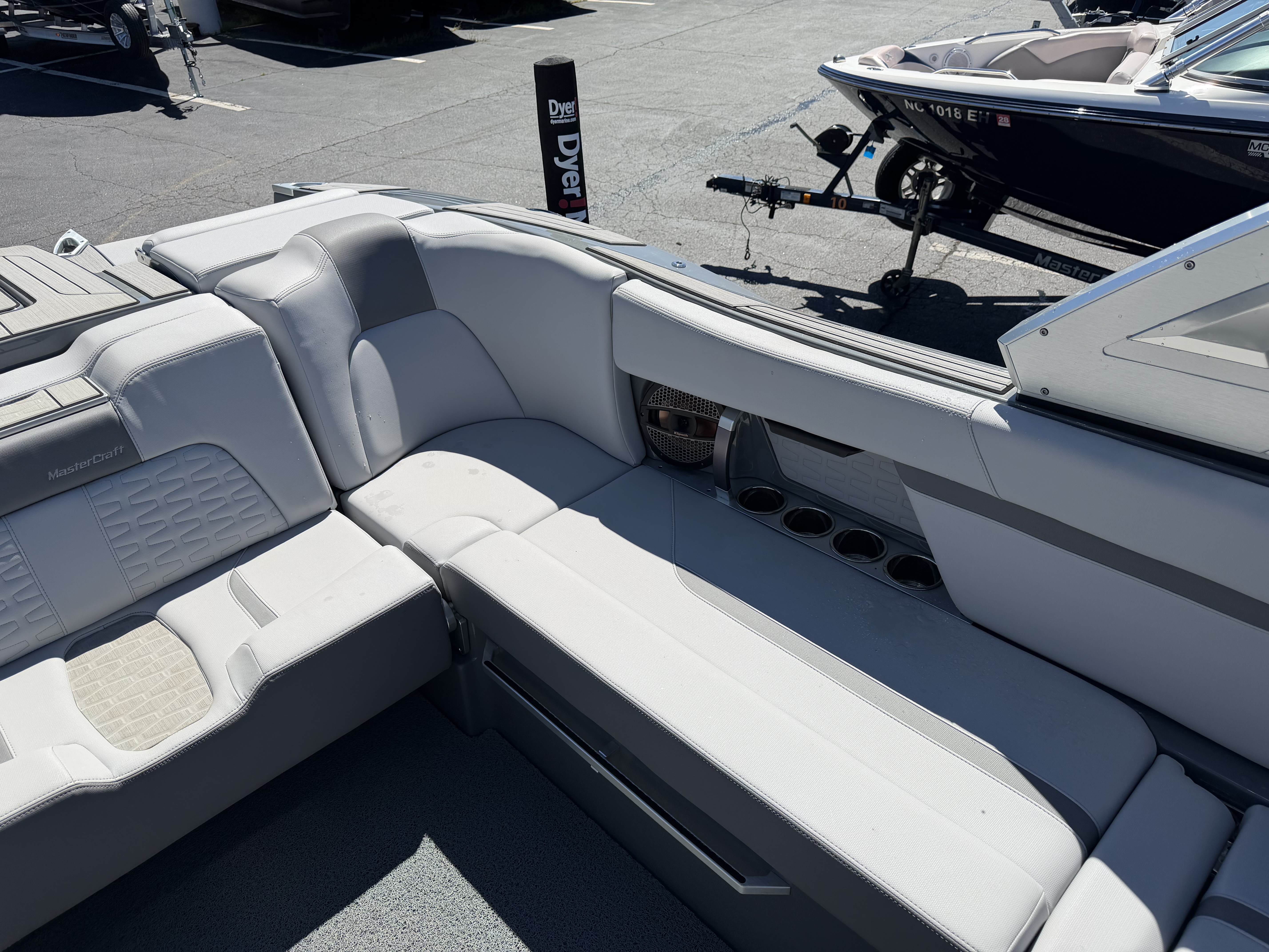 2024 MasterCraft X24 Sport Boat