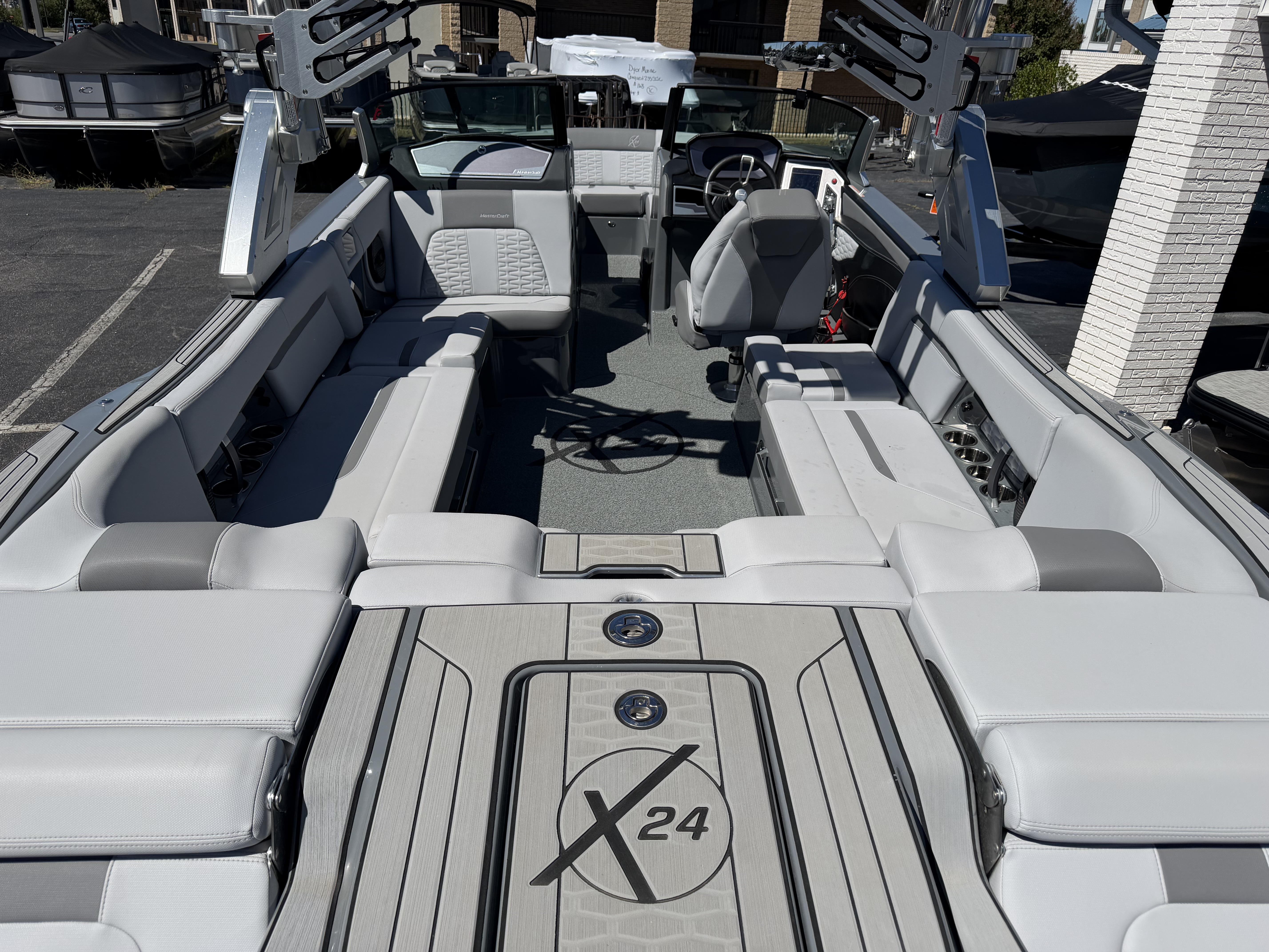 2024 MasterCraft X24 Sport Boat