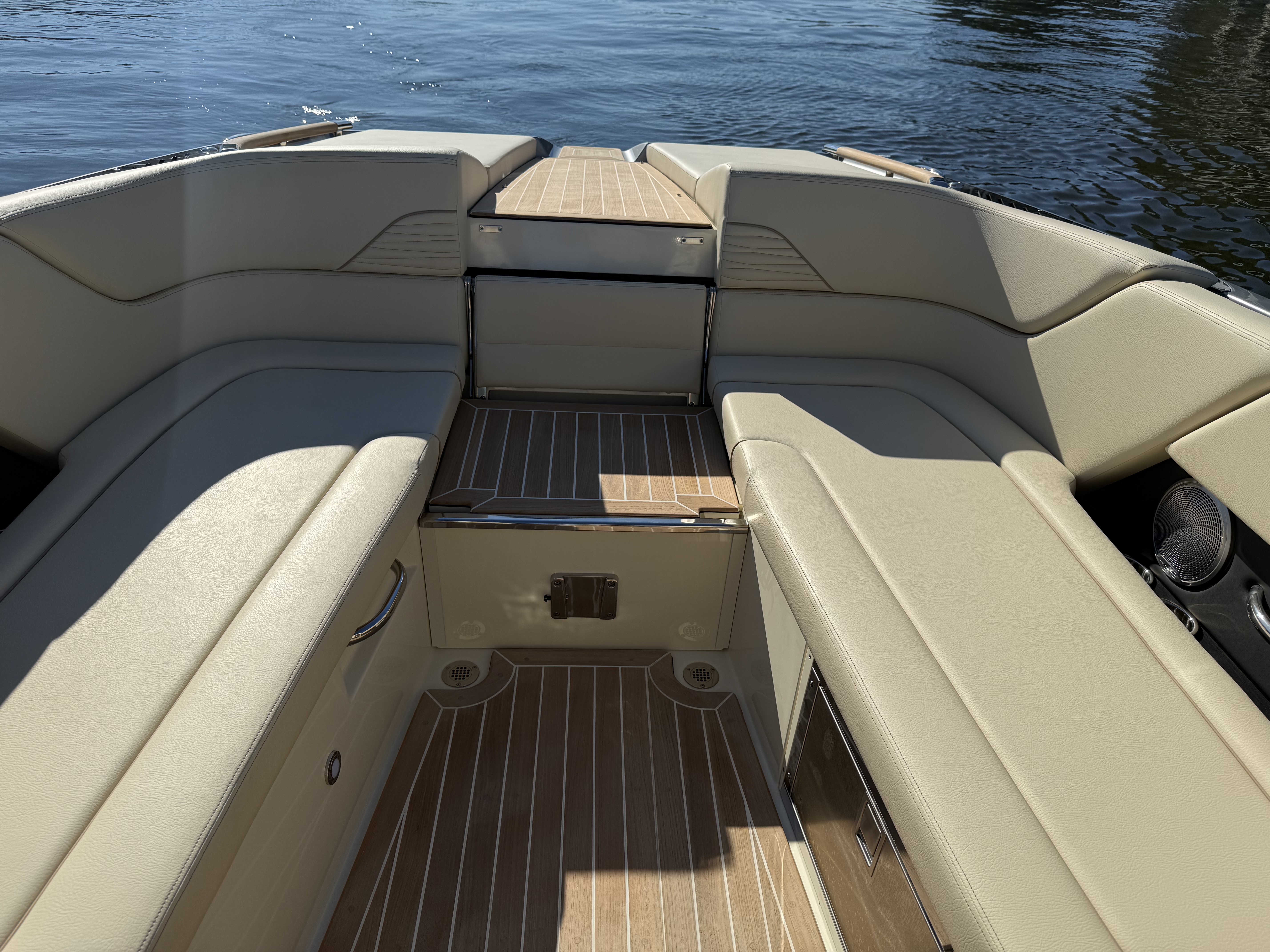 2027 Chris Craft Launch 27 LX Sport Boat