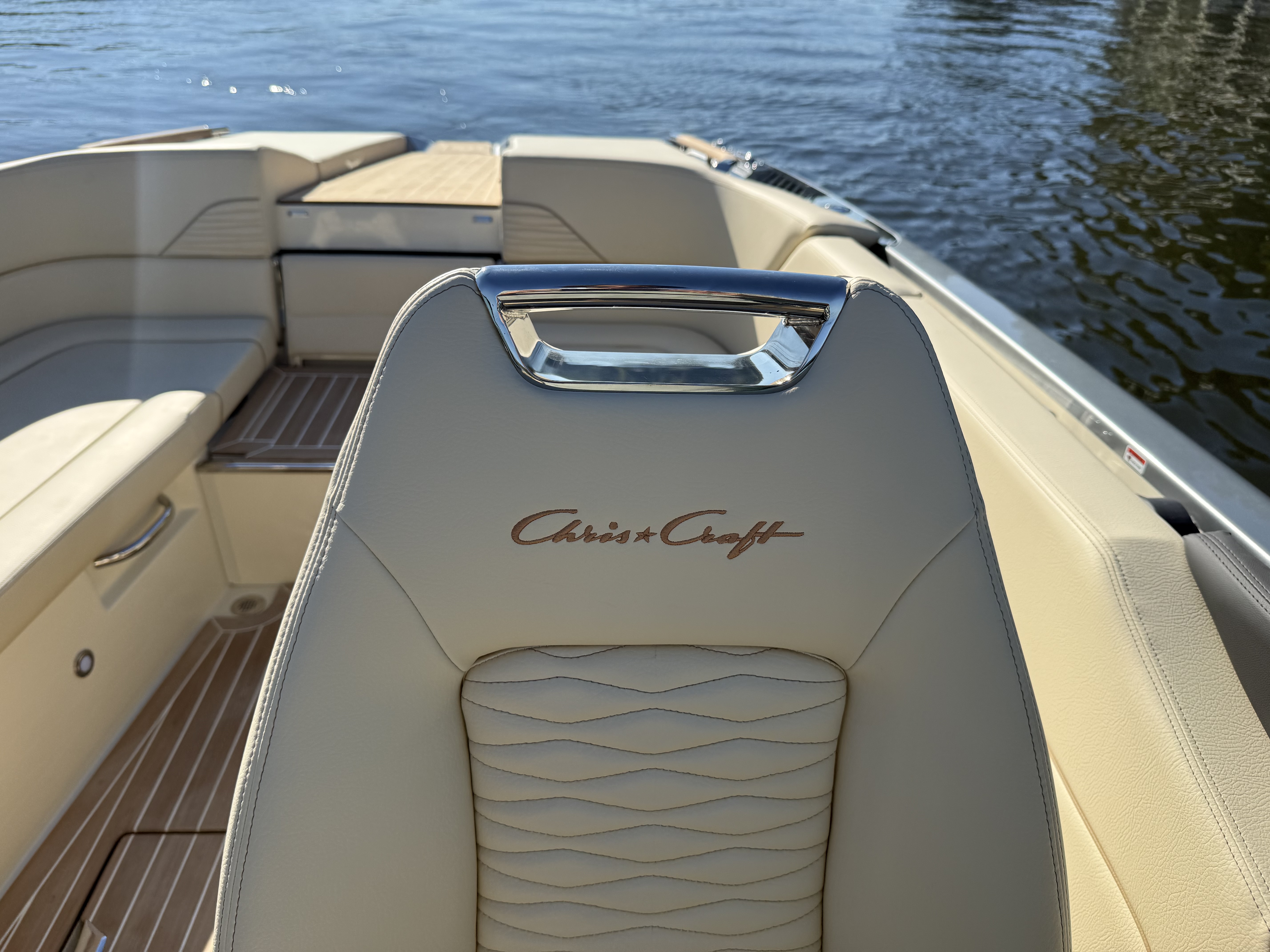 2027 Chris Craft Launch 27 LX Sport Boat