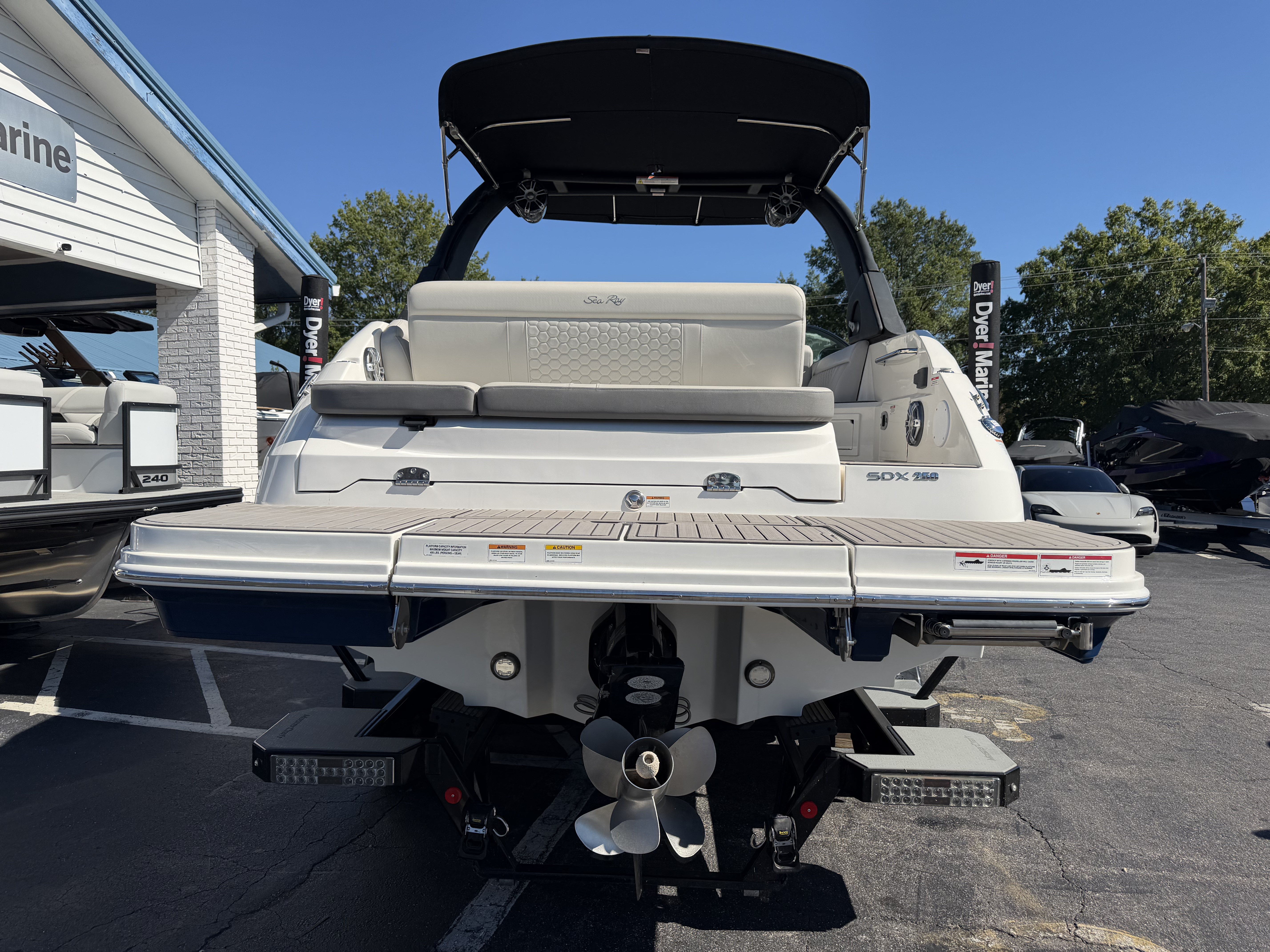 2023 Sea Ray 250 SD Sport Boat