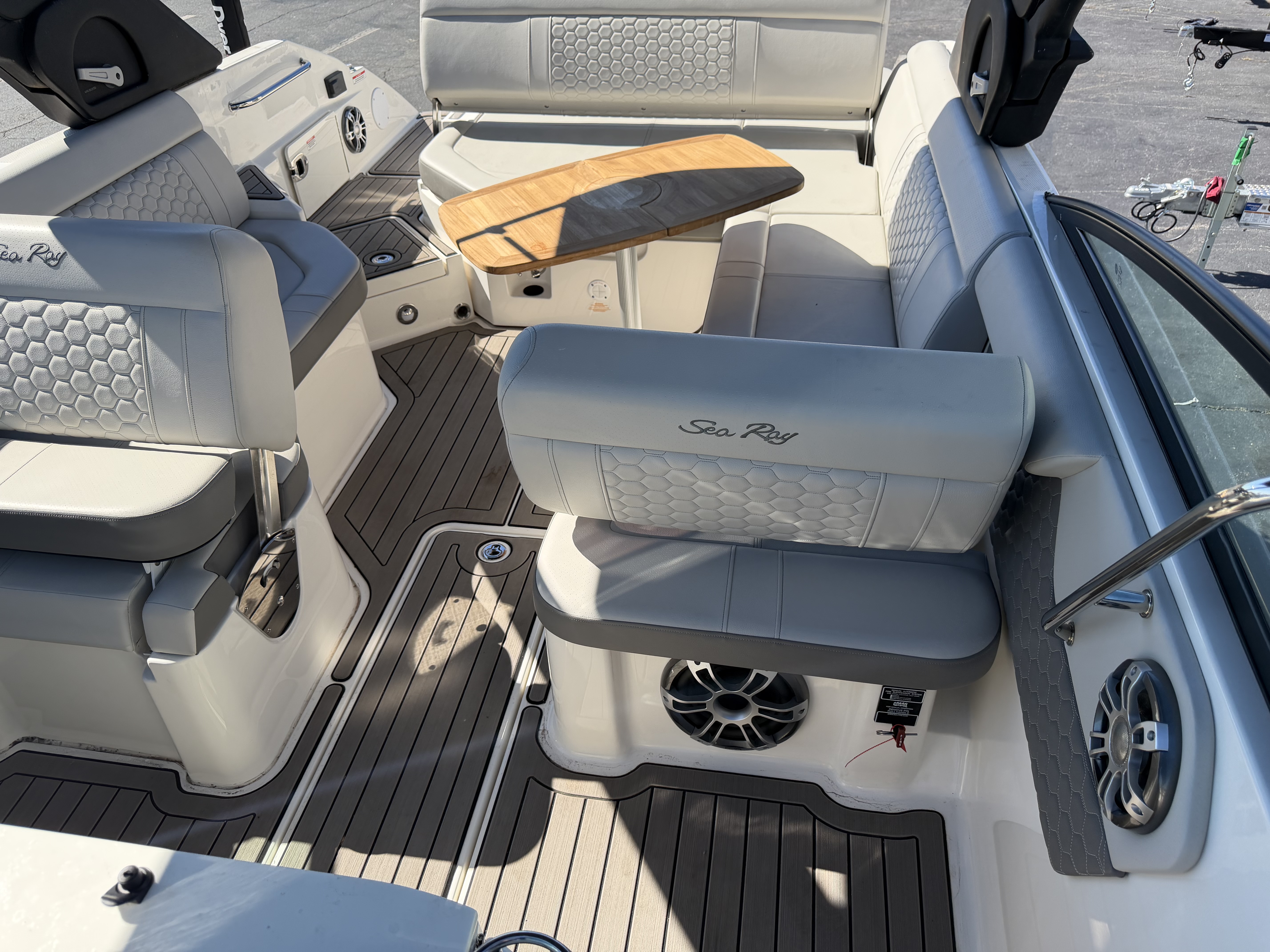 2023 Sea Ray 250 SD Sport Boat
