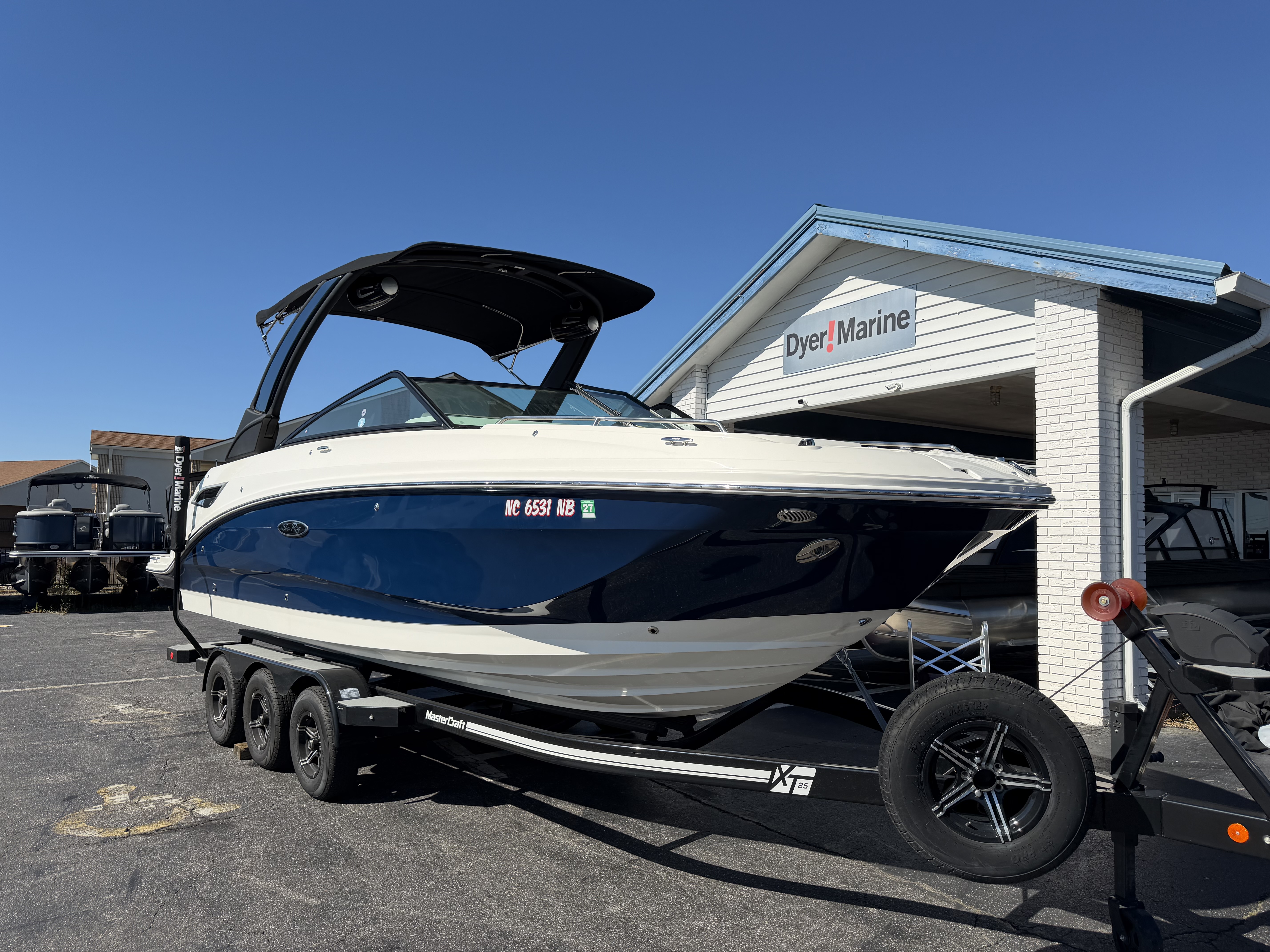 2023 Sea Ray 250 SD Sport Boat