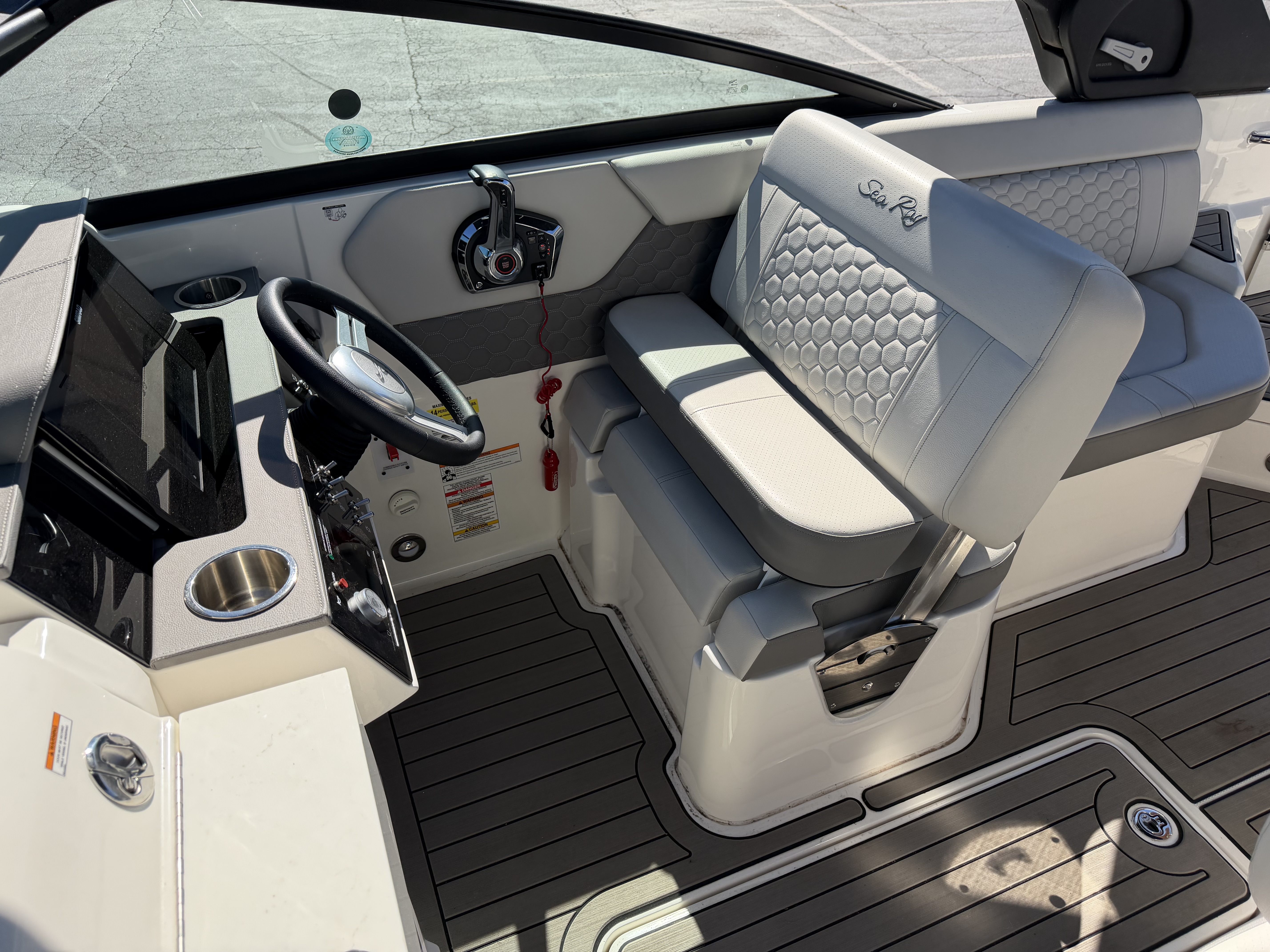 2023 Sea Ray 250 SD Sport Boat