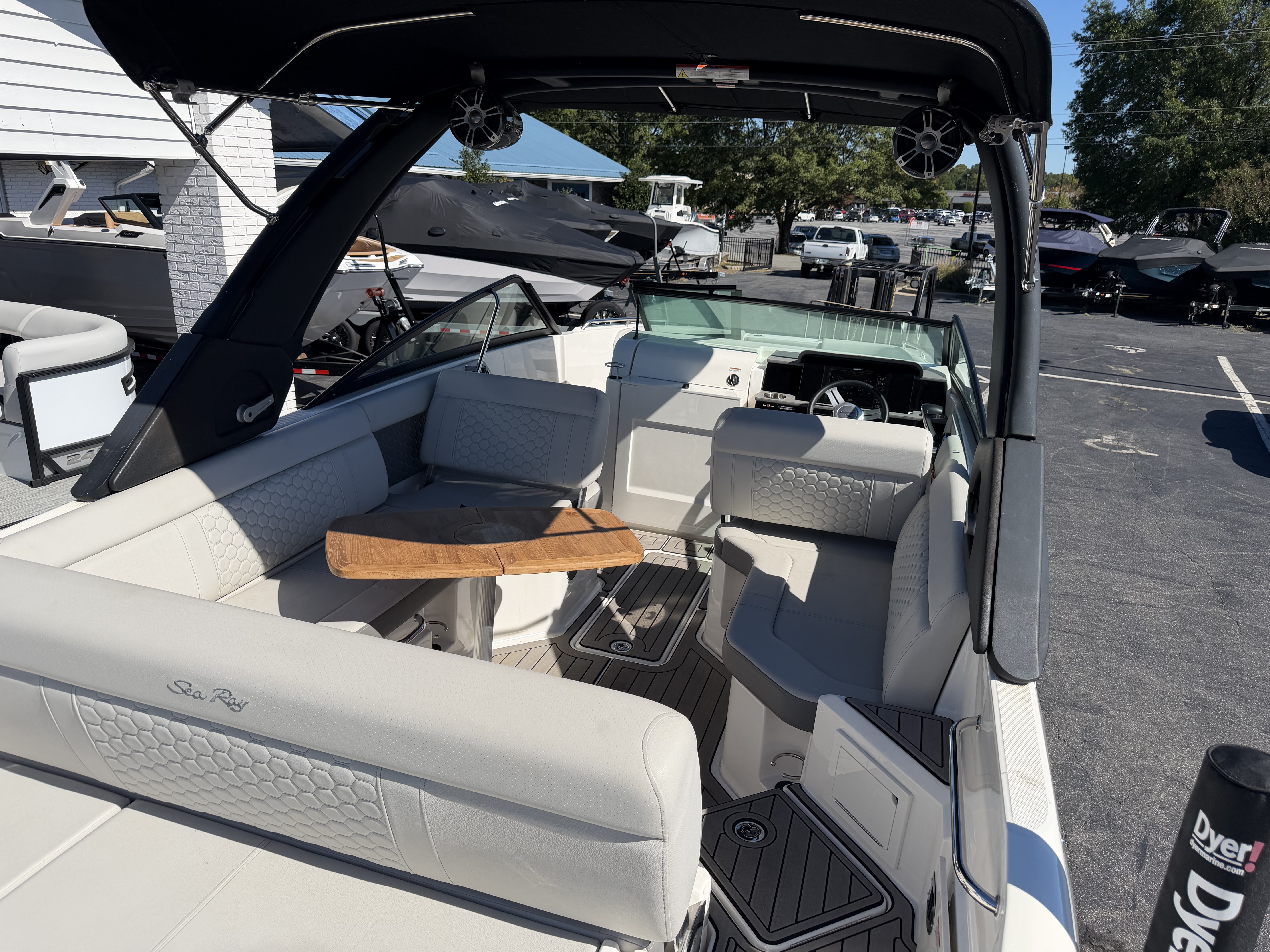 2023 Sea Ray 250 SD Sport Boat