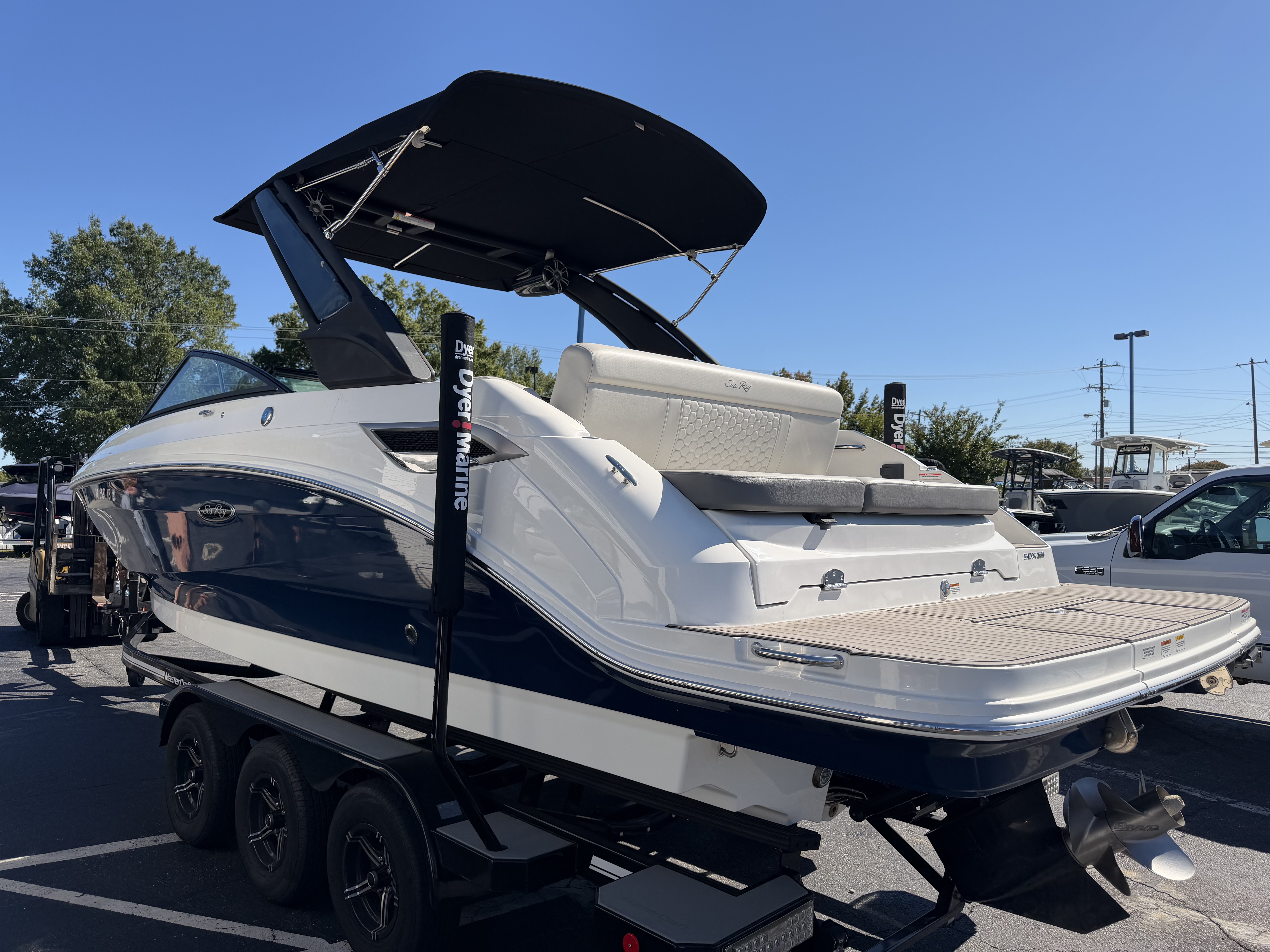2023 Sea Ray 250 SD Sport Boat