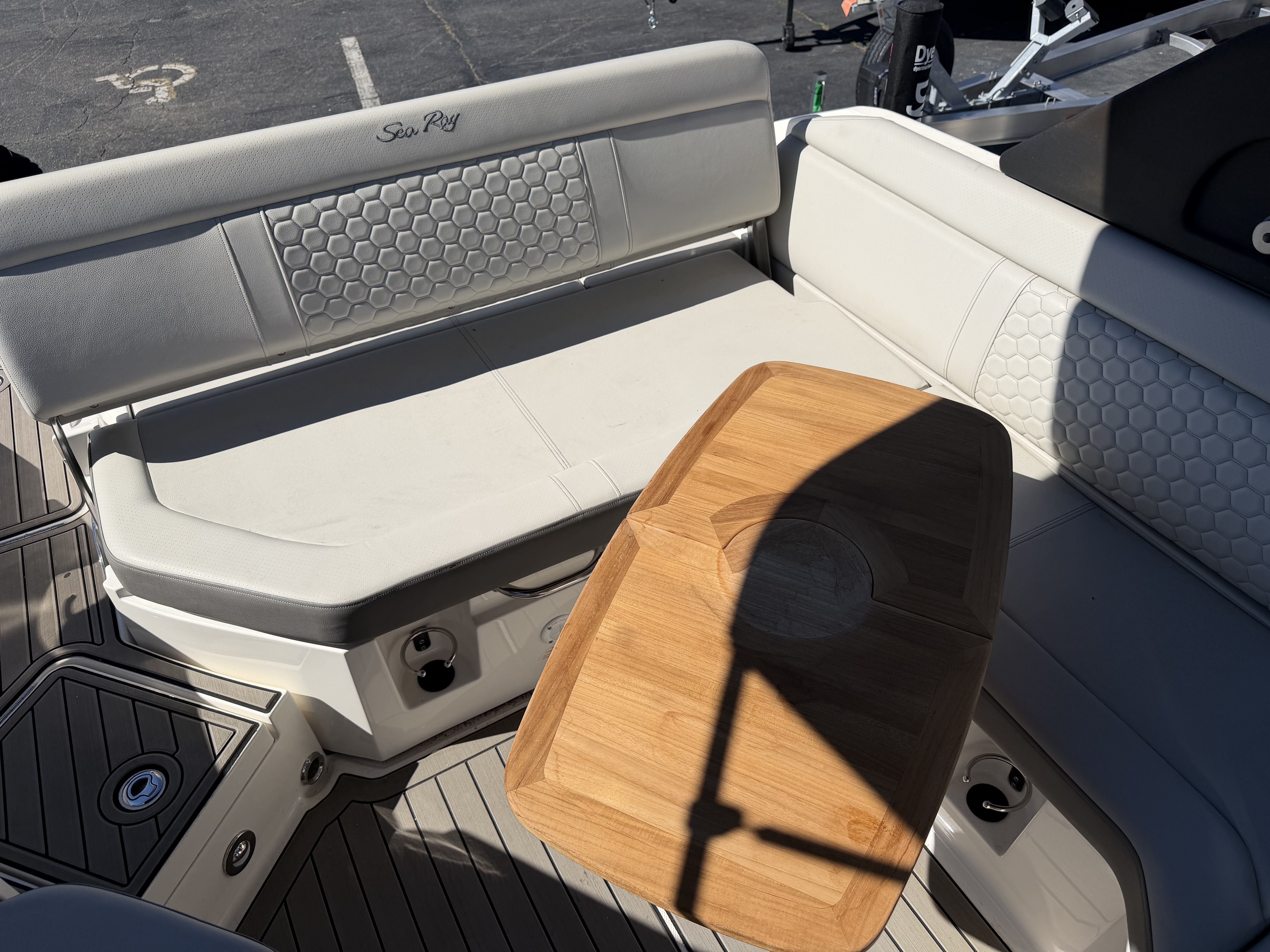 2023 Sea Ray 250 SD Sport Boat