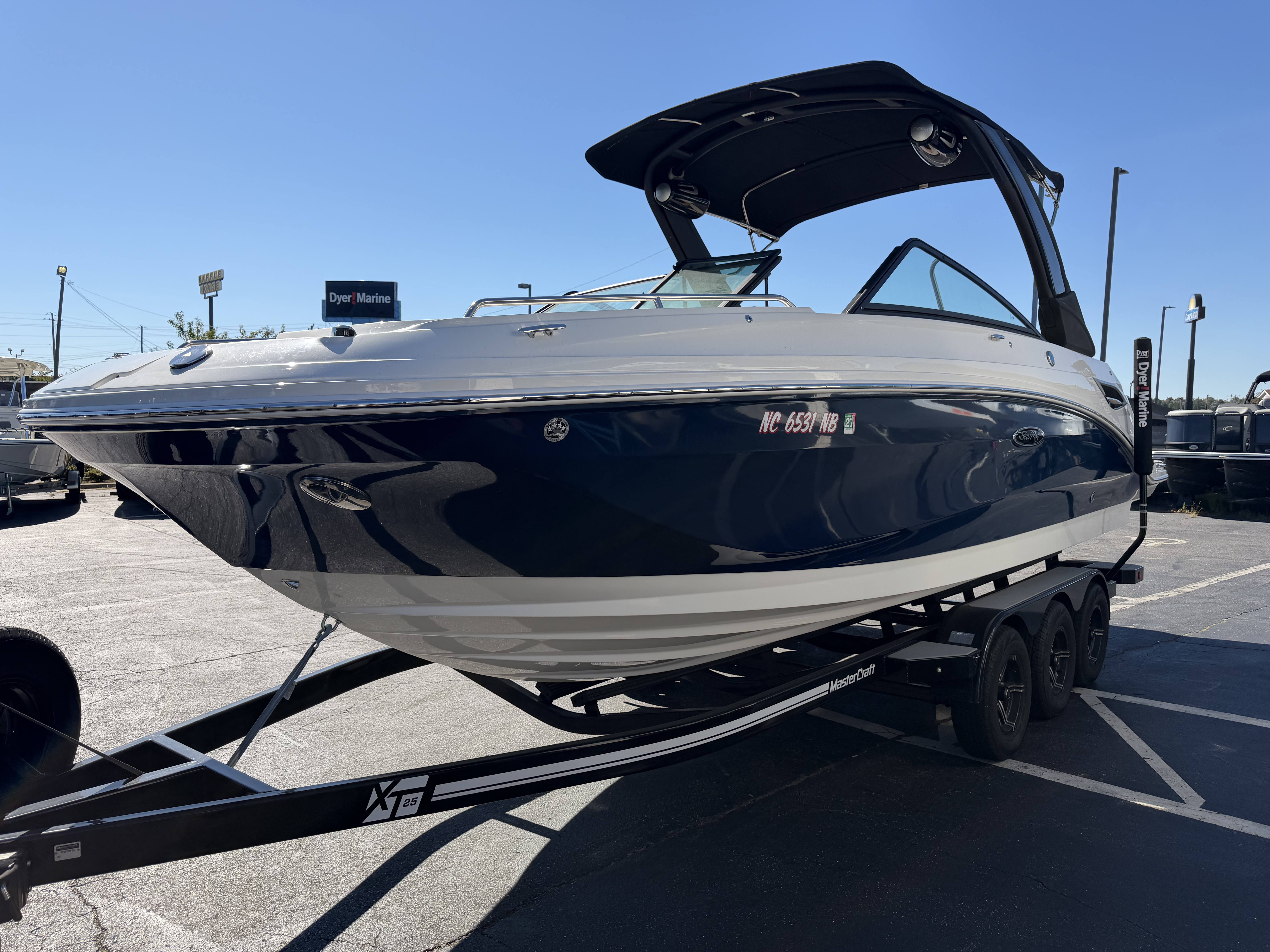 2023 Sea Ray 250 SD Sport Boat