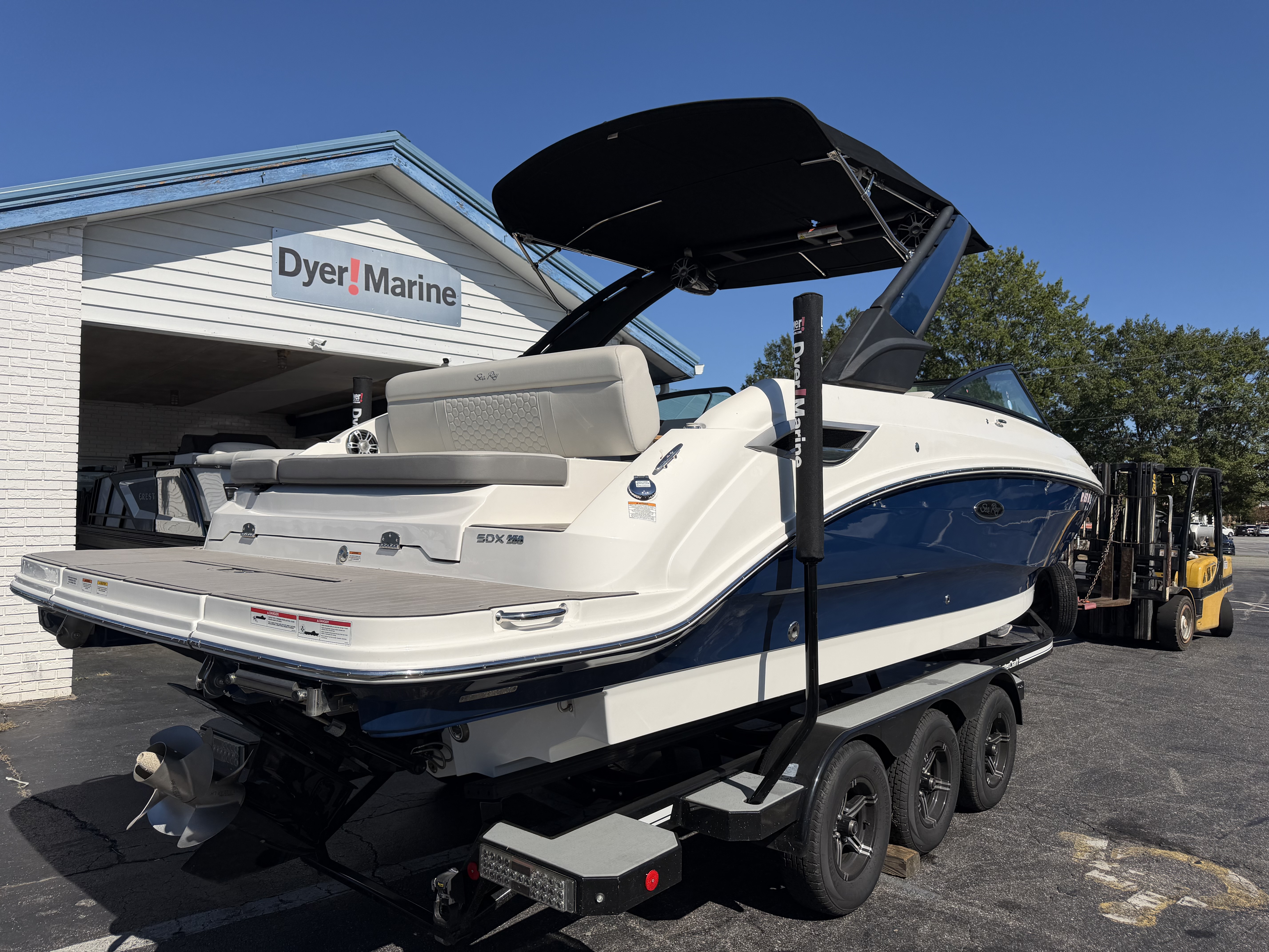 2023 Sea Ray 250 SD Sport Boat